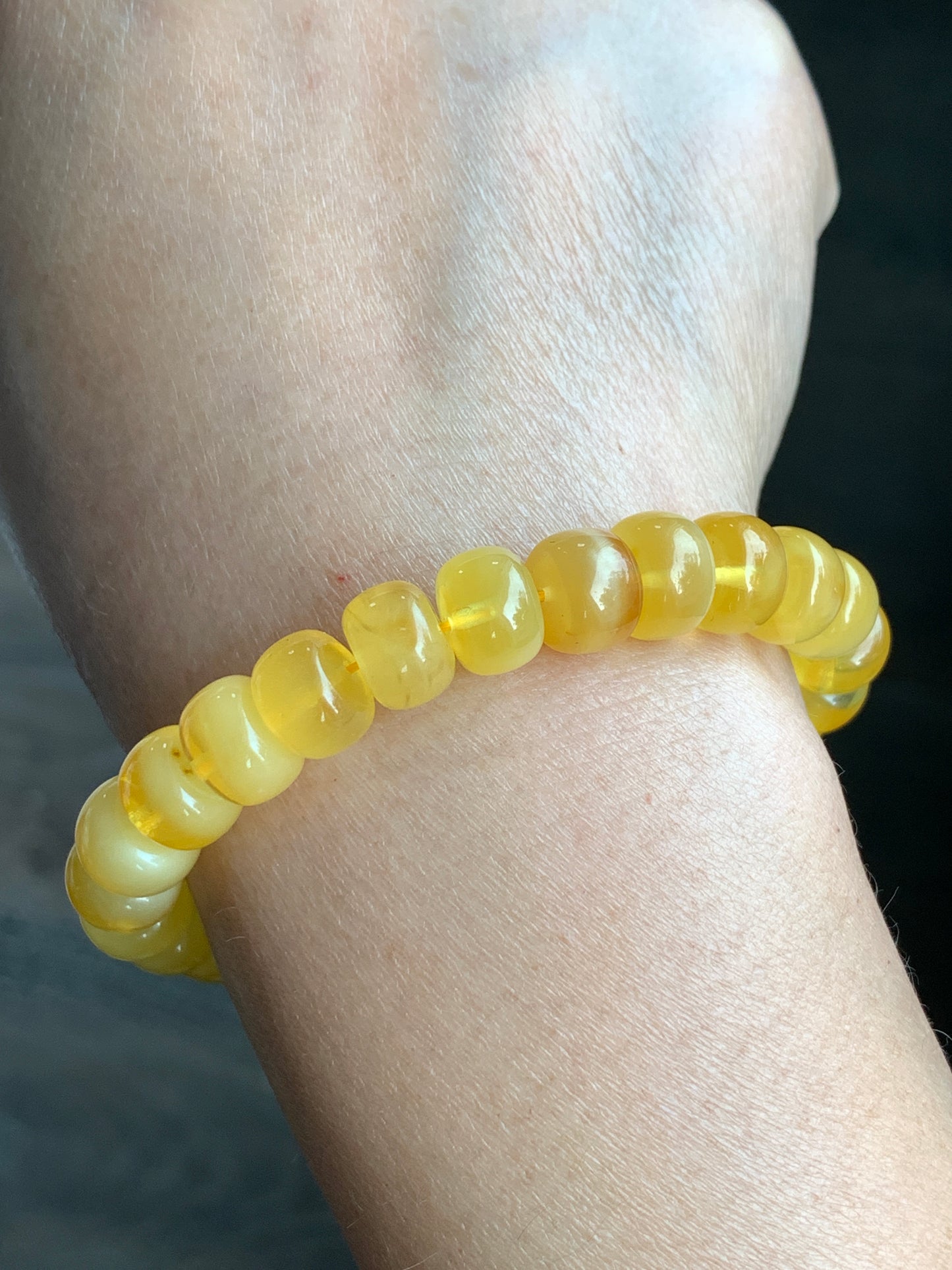 Natural Genuine Beewax Amber Large Retro Drum Beads Beaded Bracelet Stretchy 7” 11.6 grams 天然蜜蜡琥珀老型珠手串 LXZ220