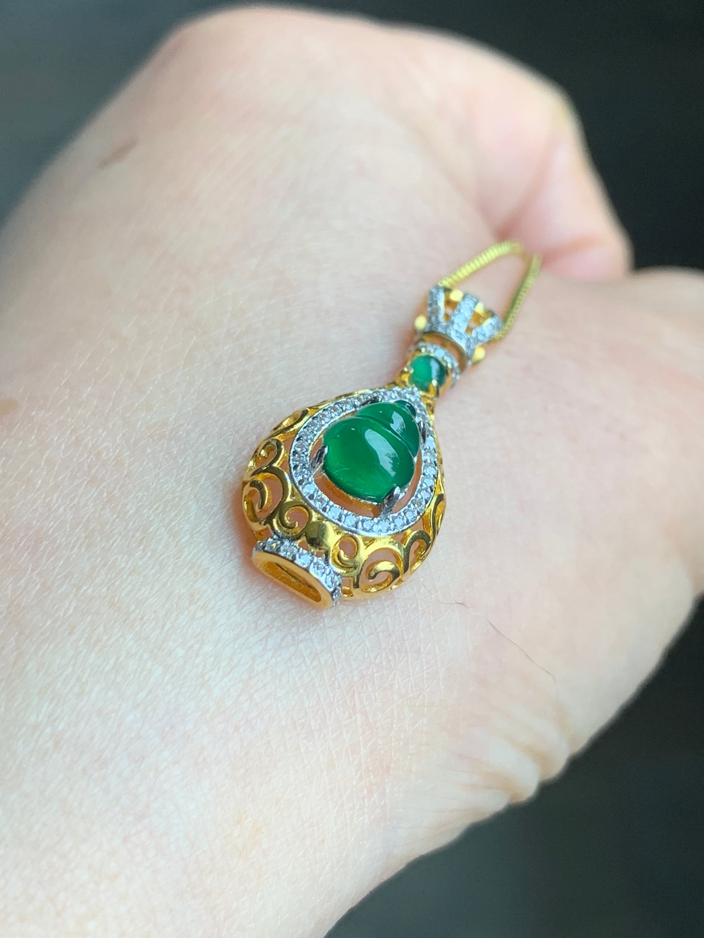 Natural Guatemalan Premium Vibrant Green Jadeite Hulu Gourd Pendant S925 Silver Yellow Gold Finish 天然老种高危冰绿翡翠葫芦镶嵌吊坠