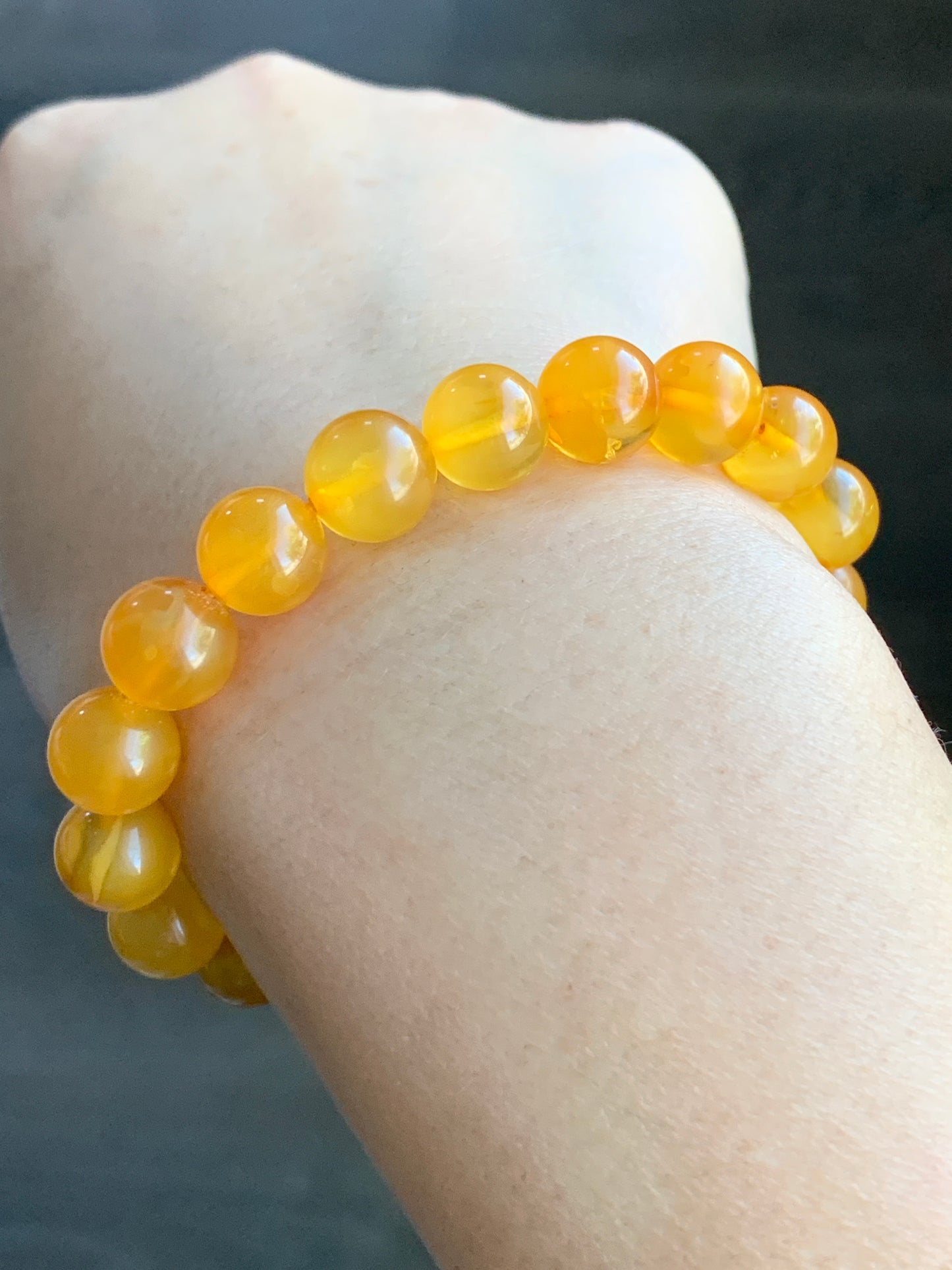 Natural Genuine Beewax Amber Large Beads Beaded Bracelet Stretchy 9mm 6” 8.2 grams 天然蜜蜡琥珀大卡老型珠手串 AMB925