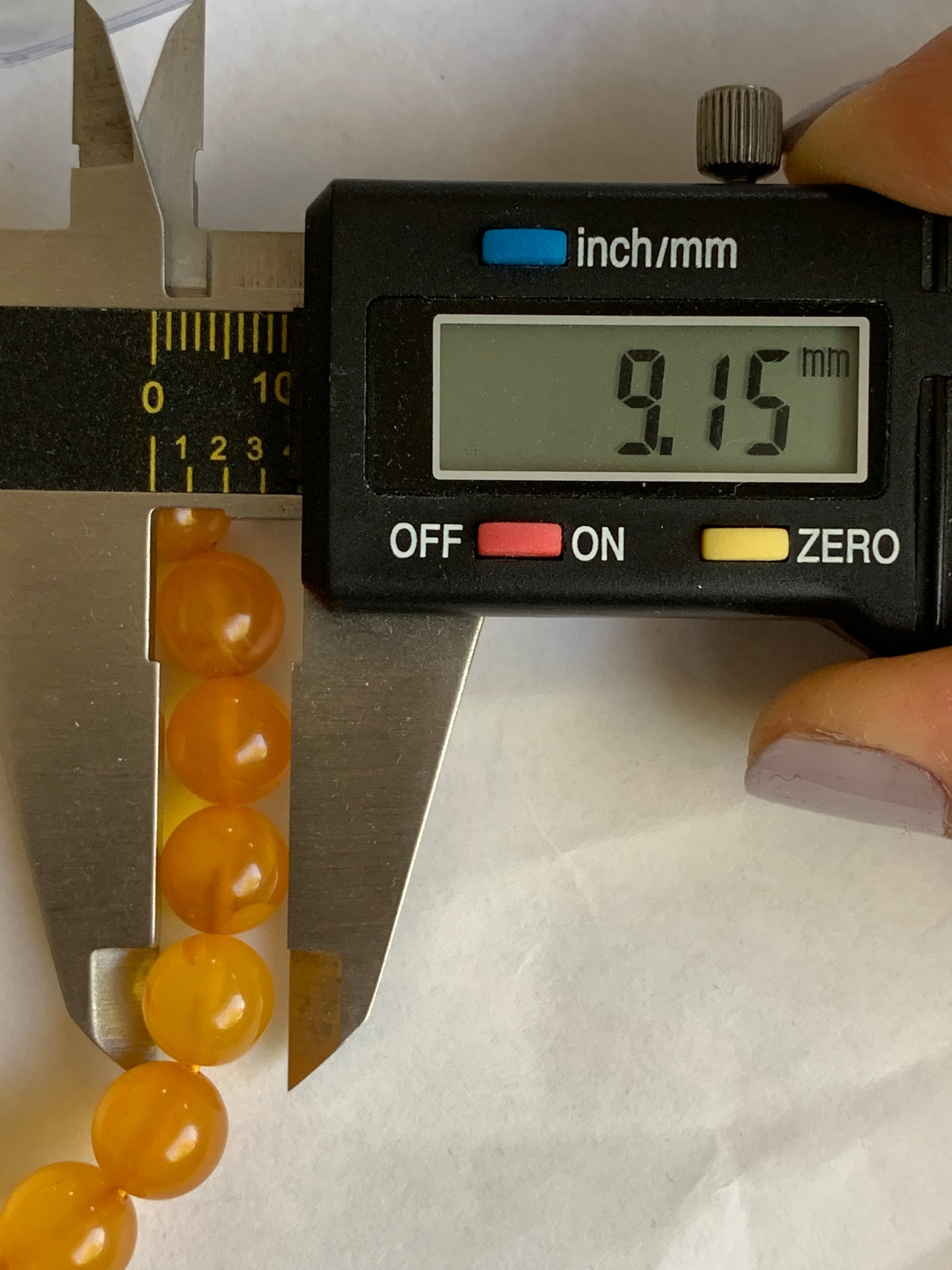 Natural Genuine Beewax Amber Large Beads Beaded Bracelet Stretchy 9mm 6” 8.2 grams 天然蜜蜡琥珀大卡老型珠手串 AMB925