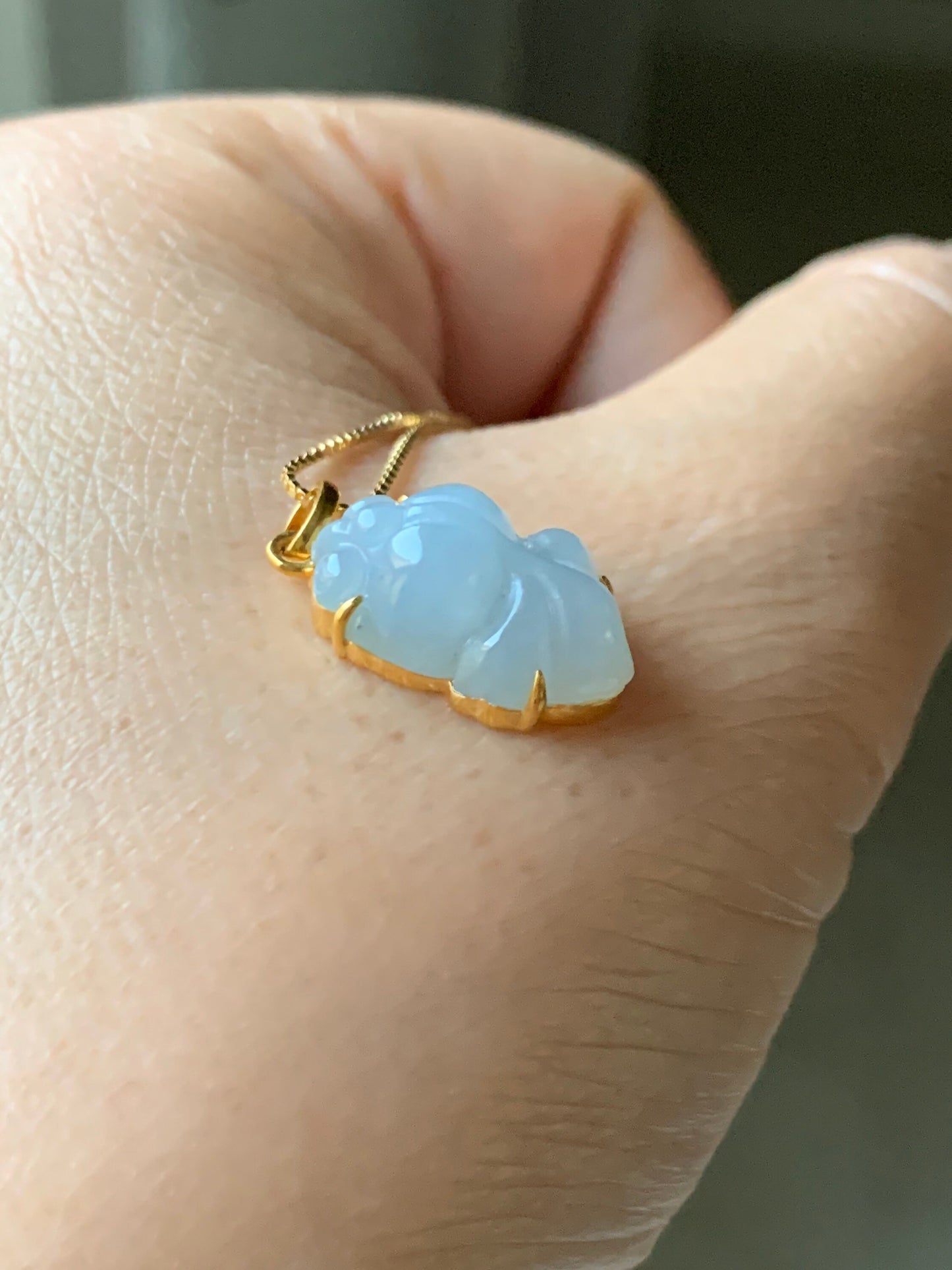 Certified Natural Burmese Icy Translucent & Gelatinous Purple Jadeite Carved Pudgy Goldfish Pendant 18K Yellow Gold 天然缅甸冰胶玛瑙底冰紫翡翠胖头金鱼镶嵌吊坠