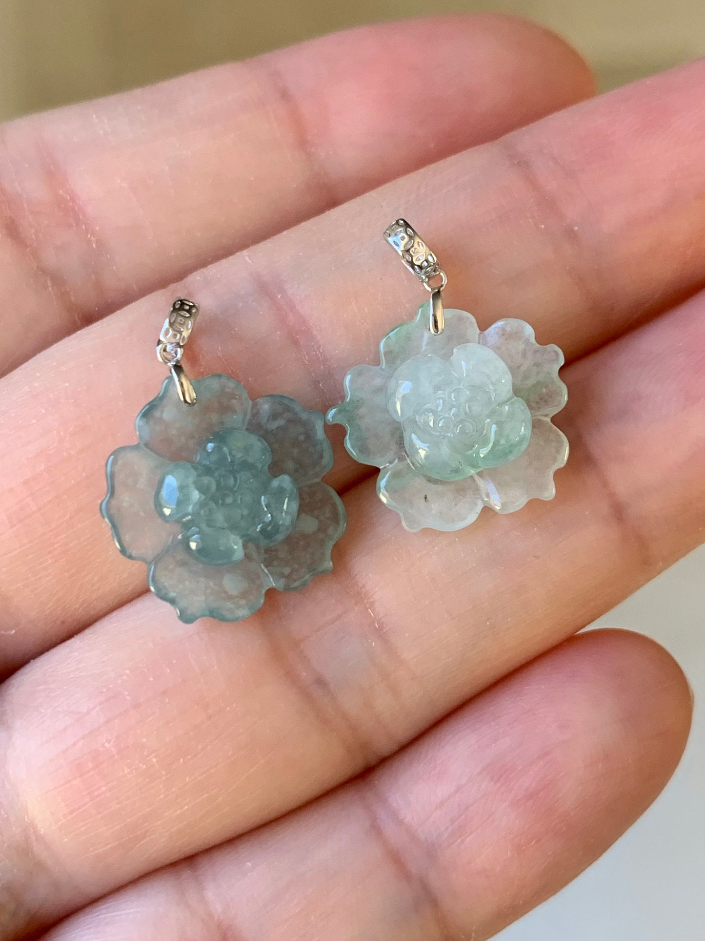 Natural Premium Highly Translucent Jadeite Carved Lotus Flower Pendant 18K White Gold 天然正高冰翡翠莲花镶嵌吊坠