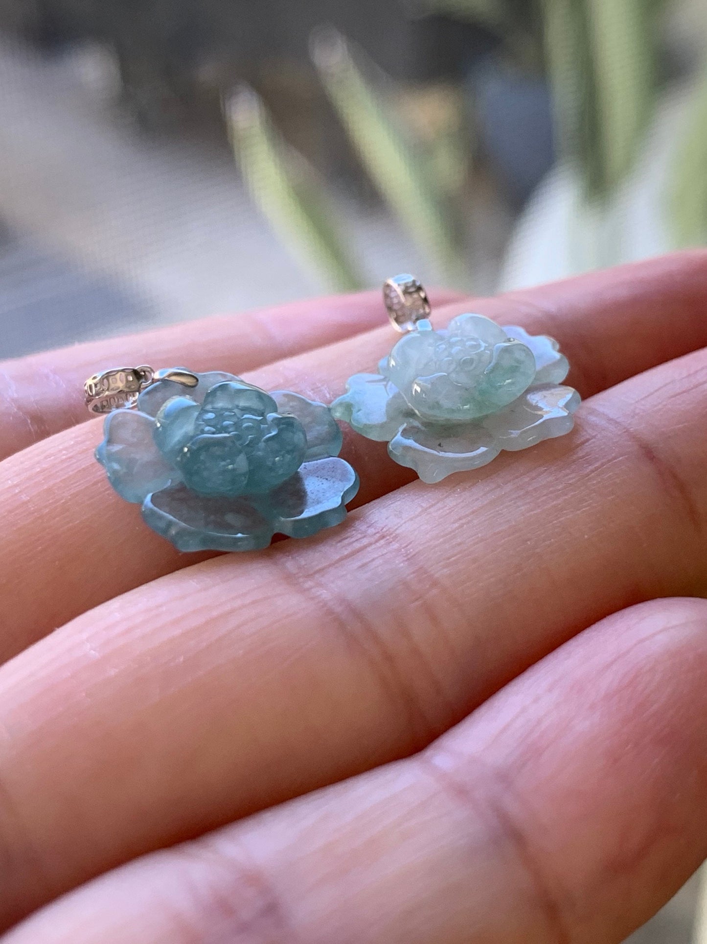 Natural Premium Highly Translucent Jadeite Carved Lotus Flower Pendant 18K White Gold 天然正高冰翡翠莲花镶嵌吊坠