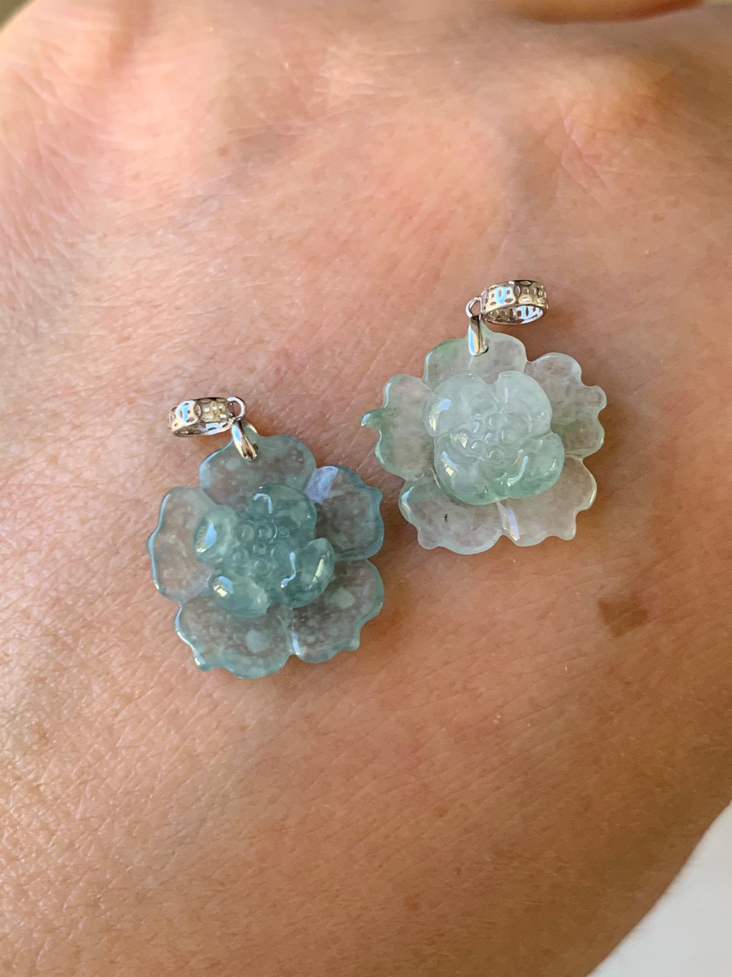 Natural Premium Highly Translucent Jadeite Carved Lotus Flower Pendant 18K White Gold 天然正高冰翡翠莲花镶嵌吊坠