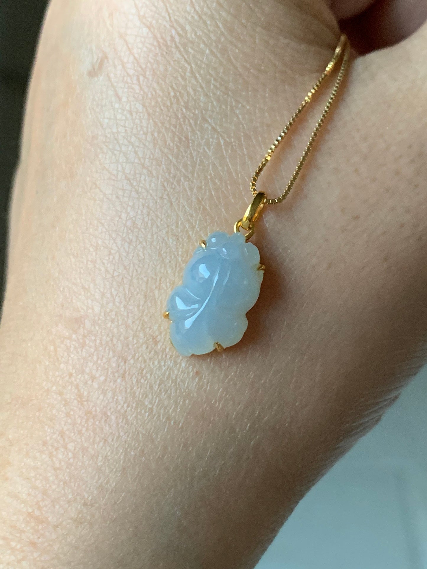 Certified Natural Burmese Icy Translucent & Gelatinous Purple Jadeite Carved Pudgy Goldfish Pendant 18K Yellow Gold 天然缅甸冰胶玛瑙底冰紫翡翠胖头金鱼镶嵌吊坠