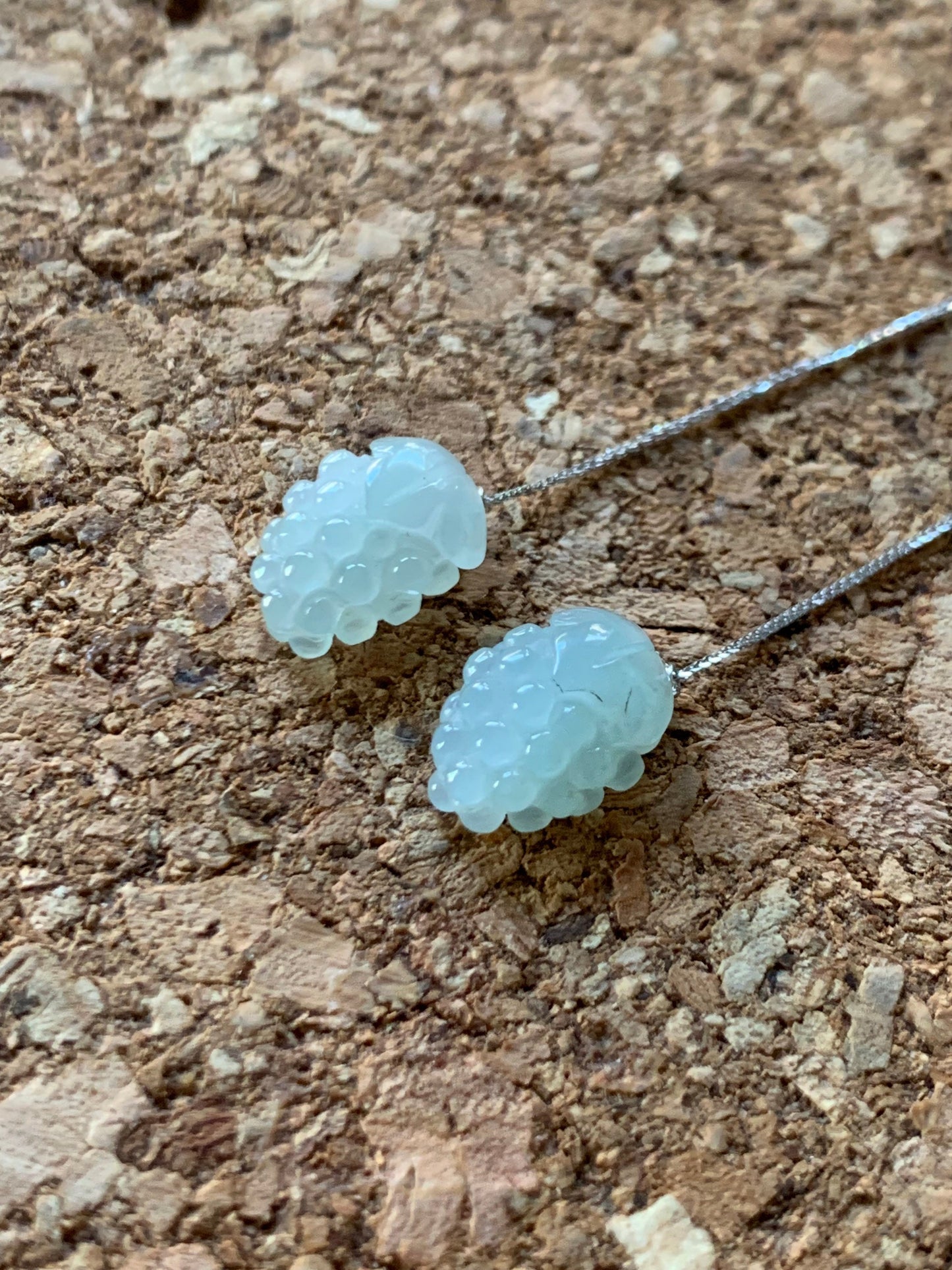 Natural Burmese Translucent Icy Jadeite Carved Grapes Threader Earrings 18K White Gold 天然缅甸冰胶翡翠葡萄18K金耳线