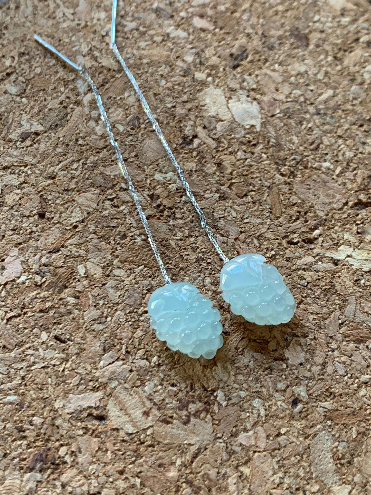 Natural Burmese Translucent Icy Jadeite Carved Grapes Threader Earrings 18K White Gold 天然缅甸冰胶翡翠葡萄18K金耳线