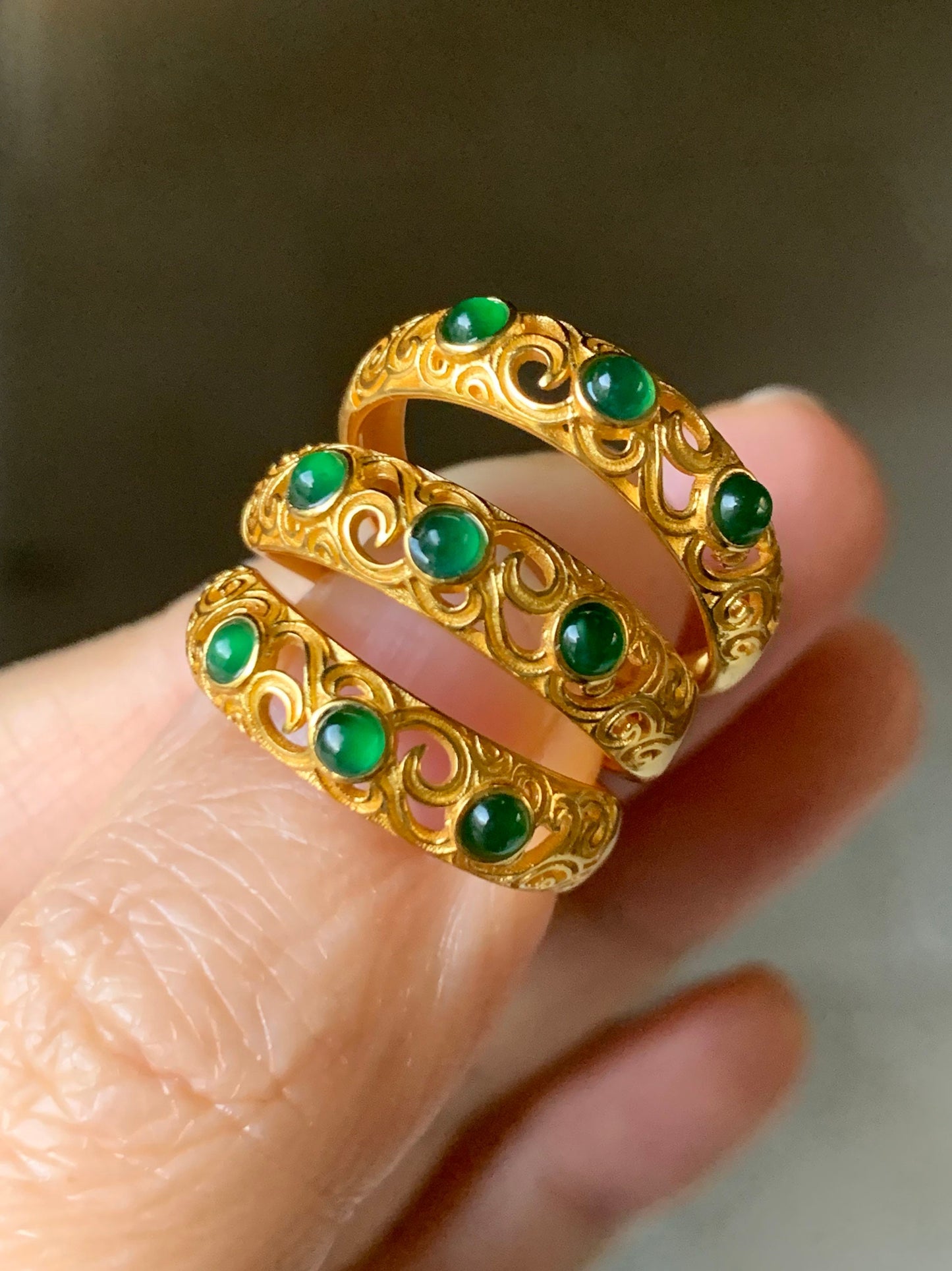 Natural Guatemalan Premium Vibrant Green Jadeite 3-Stone Band Ring S925 Silver Yellow Gold Finish 天然高冰危绿翡翠银镶戒指 WLS70