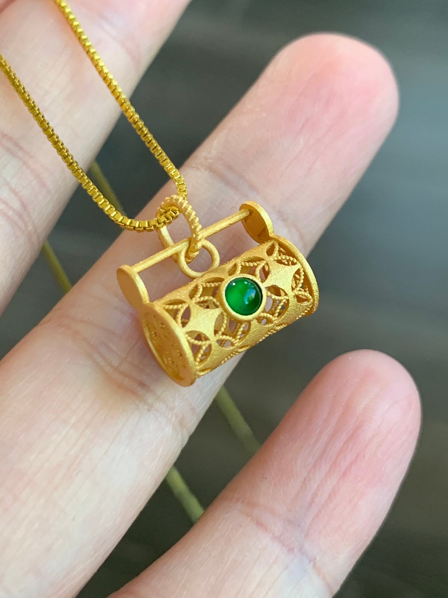 Natural Guatemalan Premium Vibrant Green Jadeite 3D Lock Pendant S925 Silver Yellow Gold Finish w/ Chain 天然高冰危绿翡翠银镶立体锁包吊坠套链