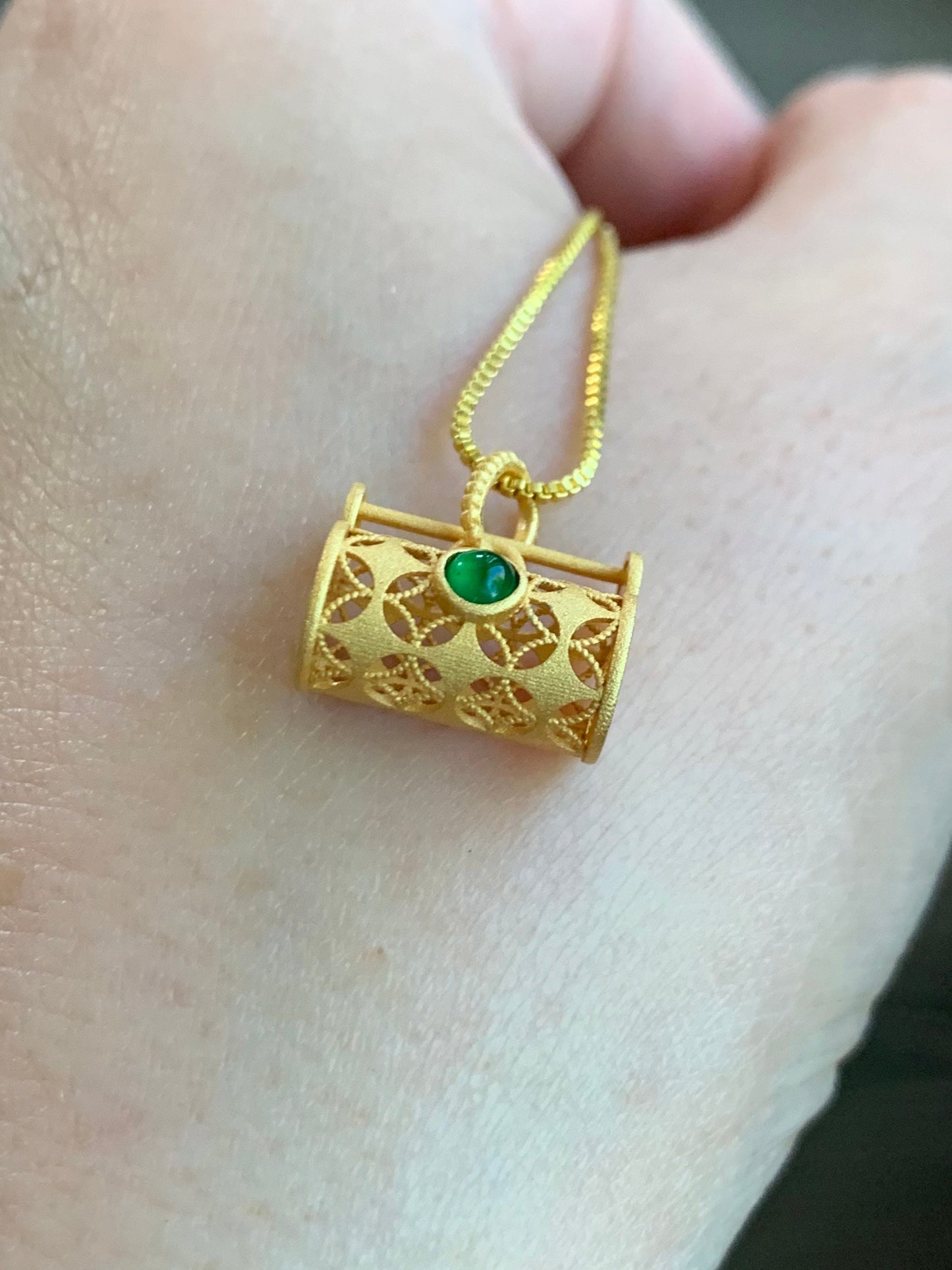 Natural Guatemalan Premium Vibrant Green Jadeite 3D Lock Pendant S925 Silver Yellow Gold Finish w/ Chain 天然高冰危绿翡翠银镶立体锁包吊坠套链