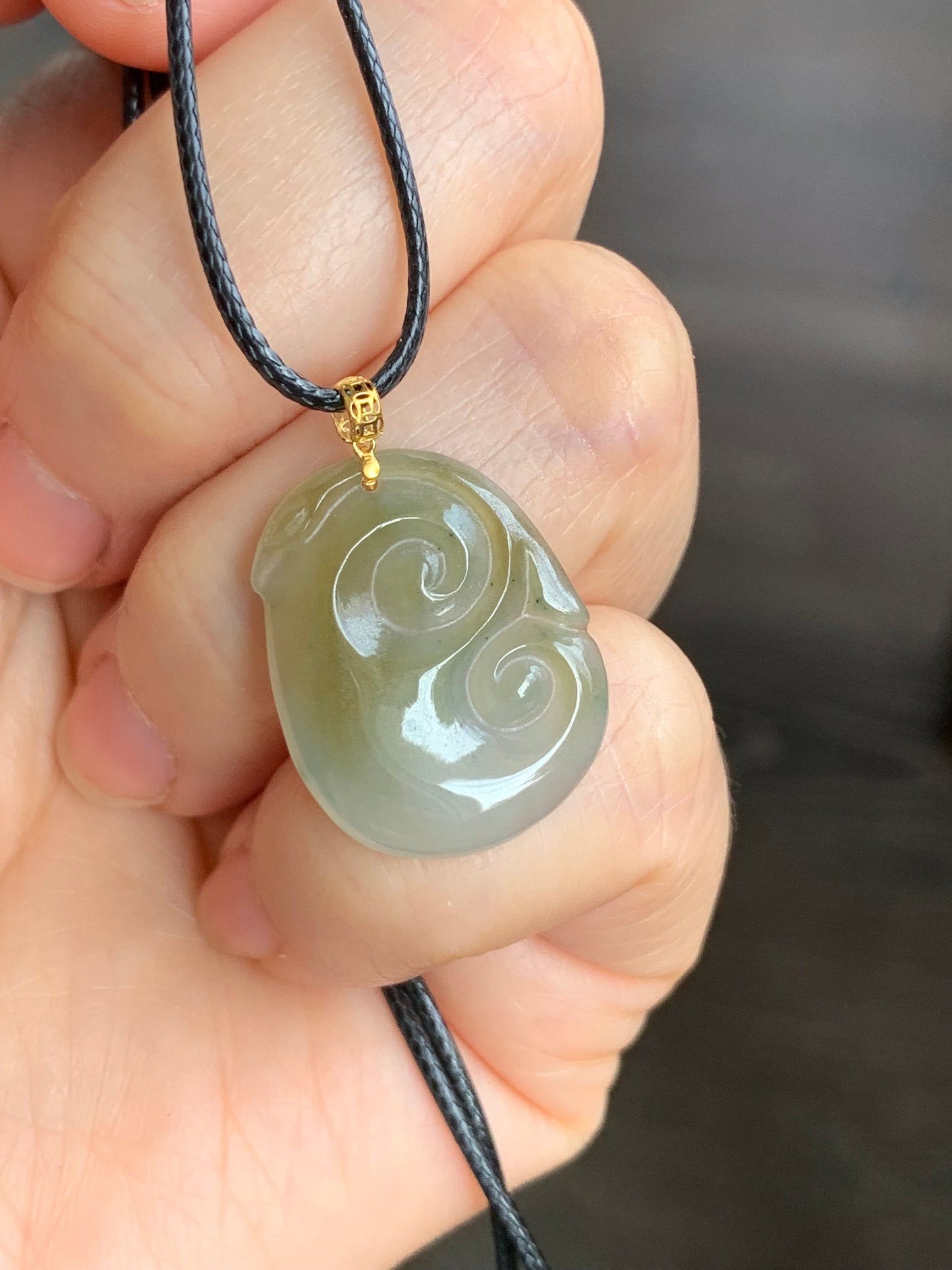 Natural Burmese Icy Translucent Gelatinous BiColored Jadeite Carved Ruyi Pendant 18K Yellow Gold 天然缅甸冰双色翡翠如意镶嵌吊坠