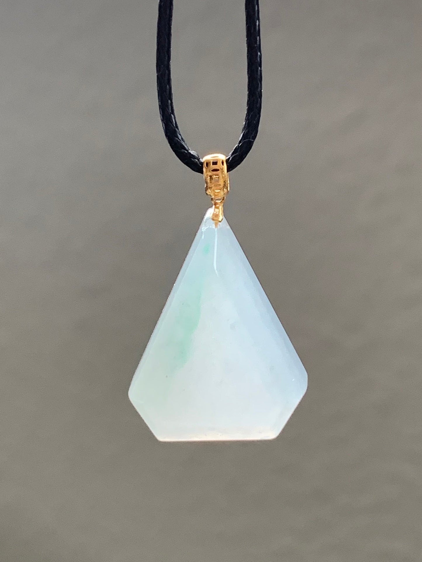 Natural Burmese grade A Icy Translucent Gelatinous Light Green Marbled Jadeite Diamond Cut Pendant 18K Yellow Gold Bail 天然缅甸白冰飘花翡翠钻石切割面镶嵌吊坠