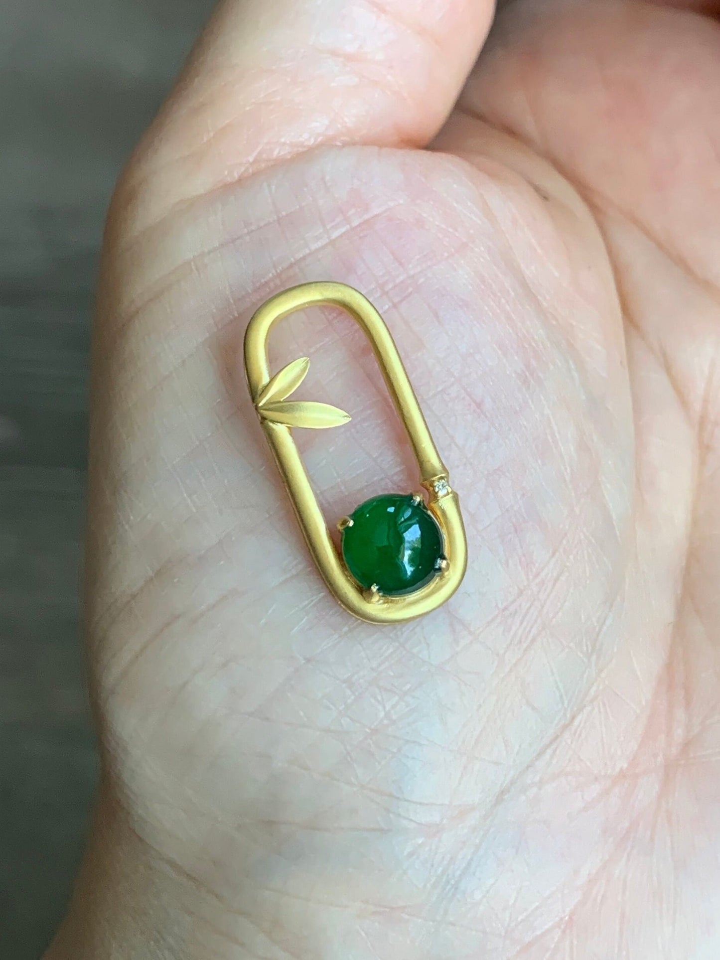 Certified Natural Guatemalan Icy Translucent Intense Green Jadeite Pendant in 18K Yellow Gold & Diamond 天然高冰危绿翡翠镶嵌吊坠