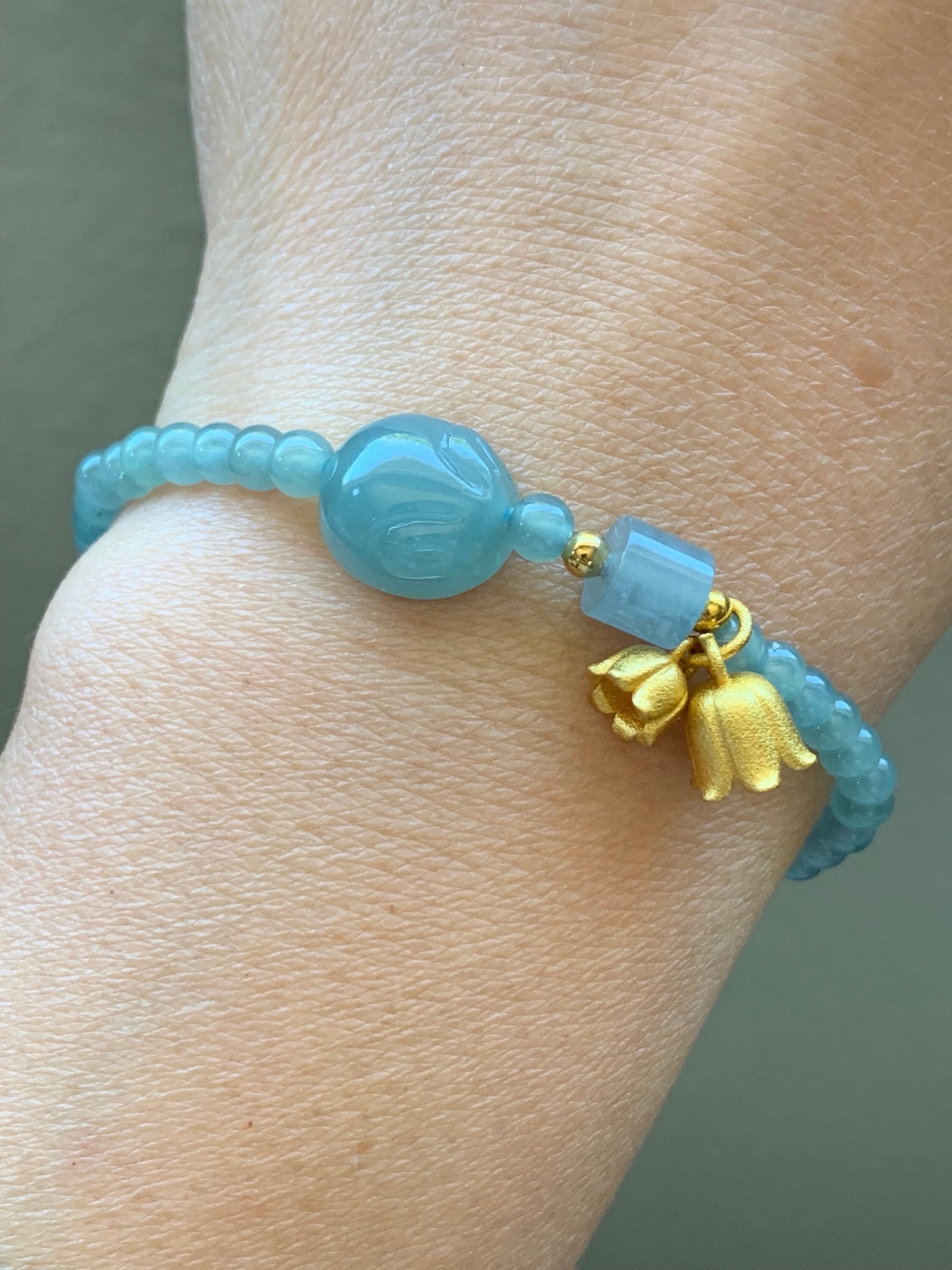 Natural Guatemalan Icy Translucent Gelatinous Sky Blue Jadeite Rabbit Bead & Barrel Bead Beaded Bracelet 6.75” Stretchy 天然冰胶危天空蓝翡翠小兔珠路路通珠手串