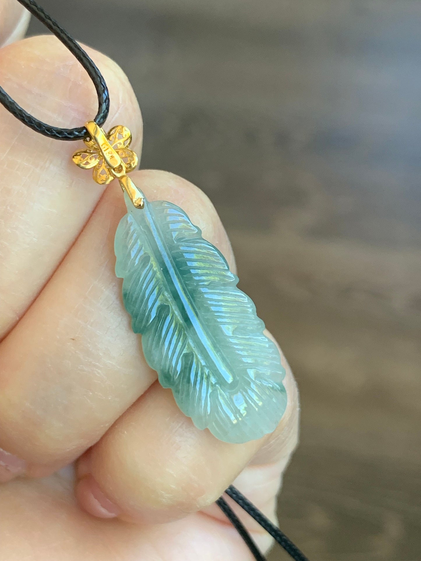 Natural Burmese Icy Translucent Gelatinous Green Marbled Jadeite Carved Feather Pendant 18K Yellow Gold Bail 天然缅甸冰飘花翡翠羽毛镶嵌吊坠