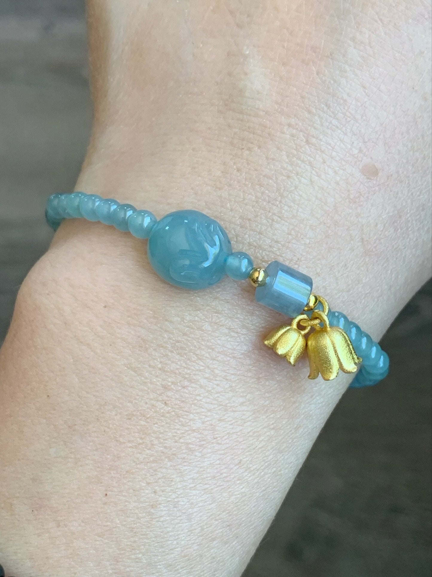 Natural Guatemalan Icy Translucent Gelatinous Sky Blue Jadeite Rabbit Bead & Barrel Bead Beaded Bracelet 6.75” Stretchy 天然冰胶危天空蓝翡翠小兔珠路路通珠手串