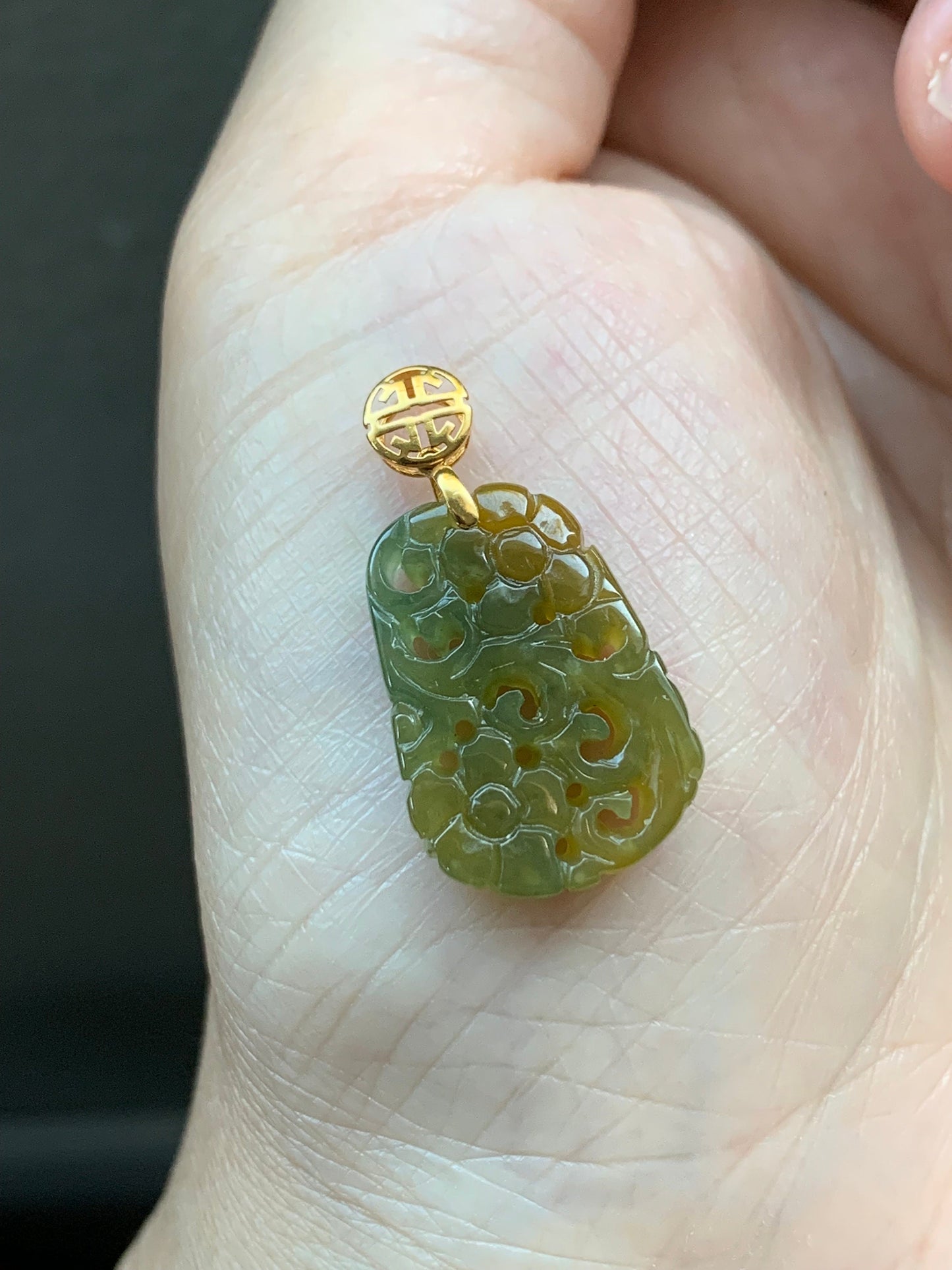 Natural Guatemalan Icy Translucent Bi-Colored Green & Yellow Jadeite Openwork Engraved Retro Design Pendant 18K Yellow Gold 天然冰危黄加绿翡翠仿古镂空雕吊