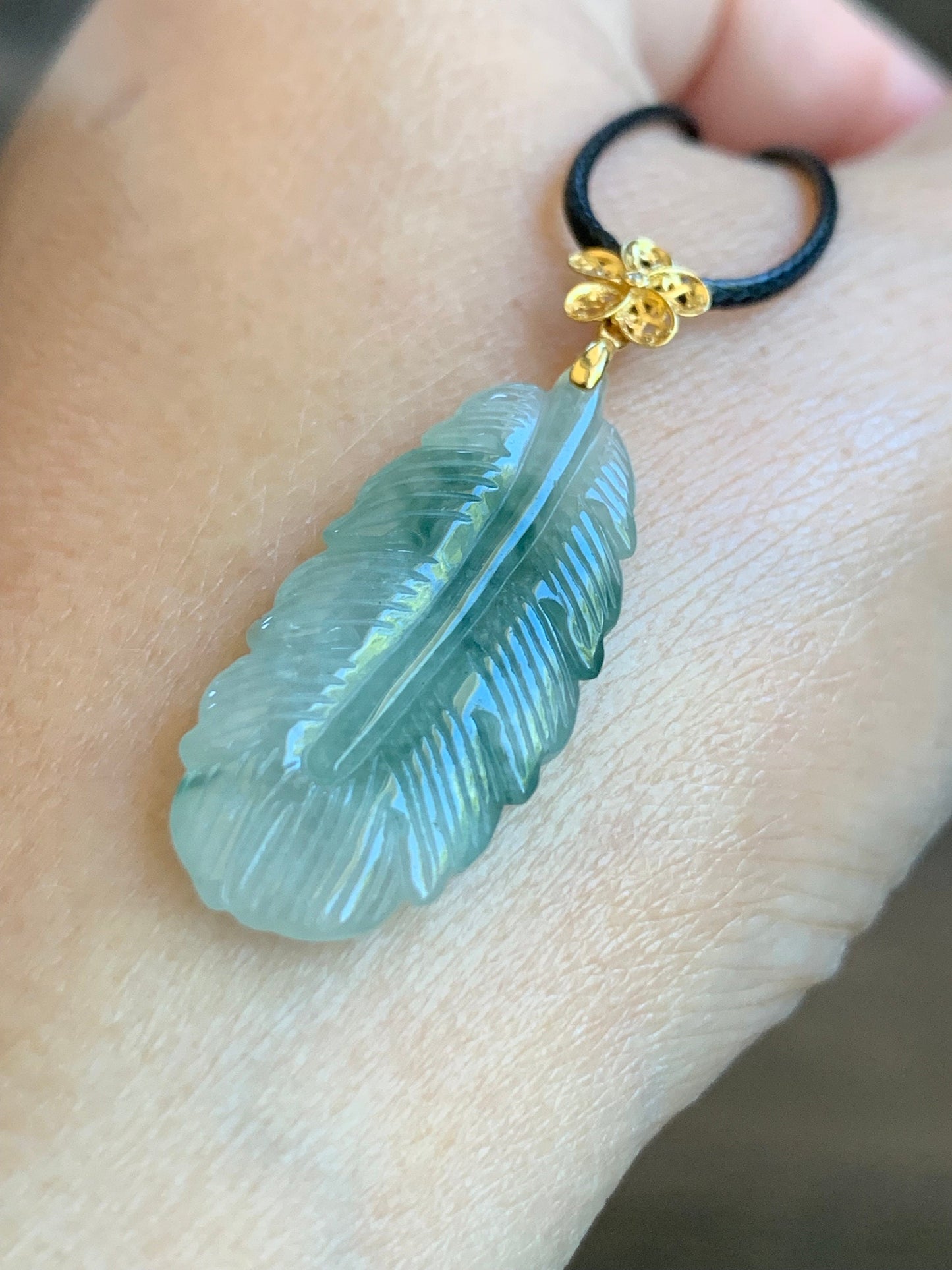 Natural Burmese Icy Translucent Gelatinous Green Marbled Jadeite Carved Feather Pendant 18K Yellow Gold Bail 天然缅甸冰飘花翡翠羽毛镶嵌吊坠