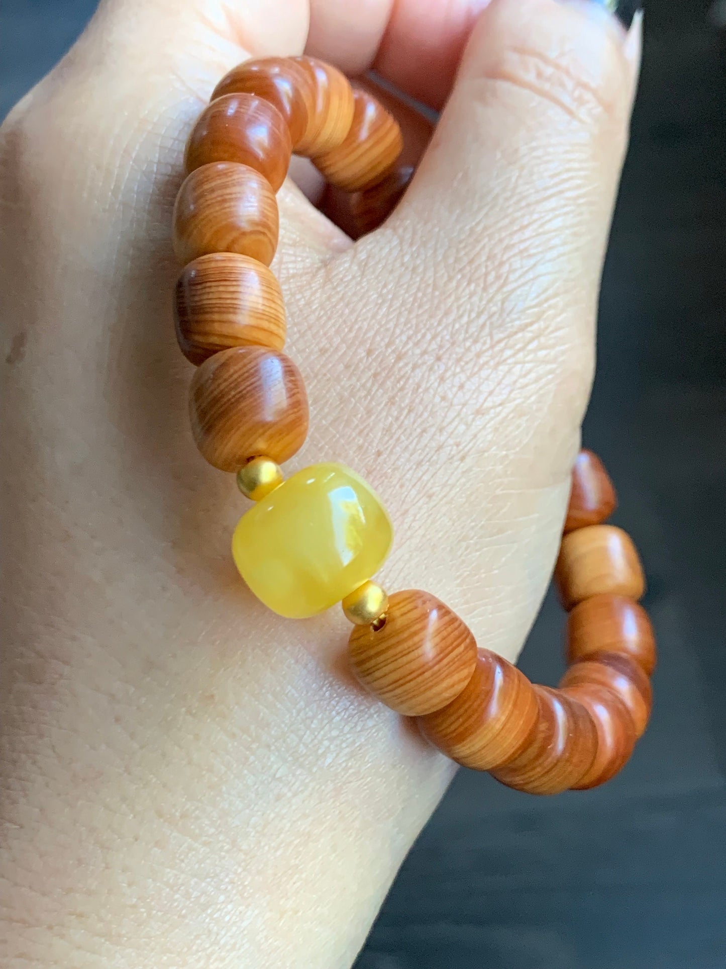 Natural YaBai Thuja Tall Drum Beads & Aged Rich Yellow “Beewax” Tree Resin Bead Beaded Bracelet 24K Yellow Gold 7.25” 天然崖柏鼓珠蜜蜡大鼓珠足金珠手串