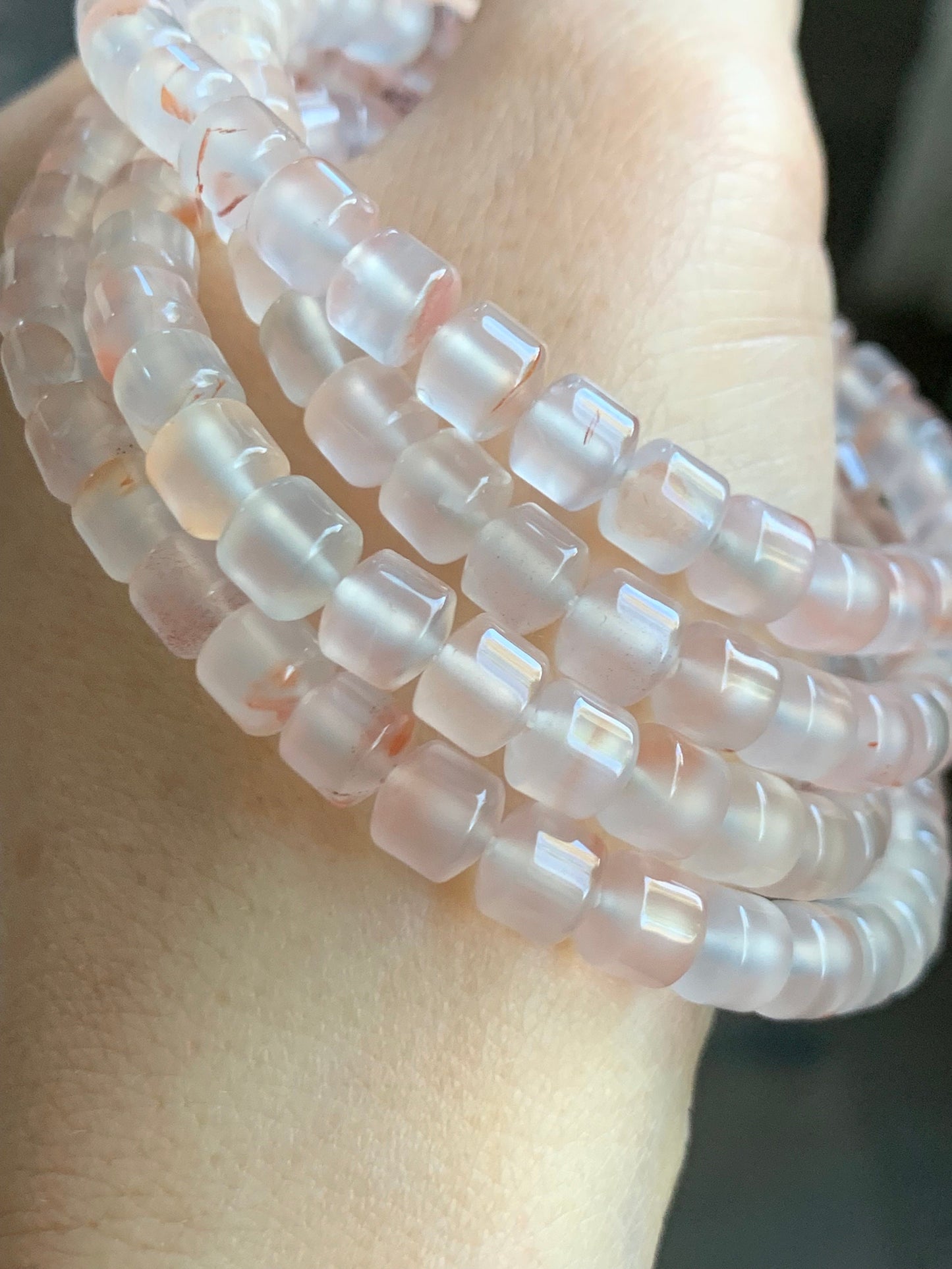 Natural Chinese Nanhong Icy Translucent Gelatinous Lychee Agate with Peachy Marbling Beaded Necklace 6.2mm 29” 50g 天然南红荔枝冻玛飘花玛瑙老型珠项链