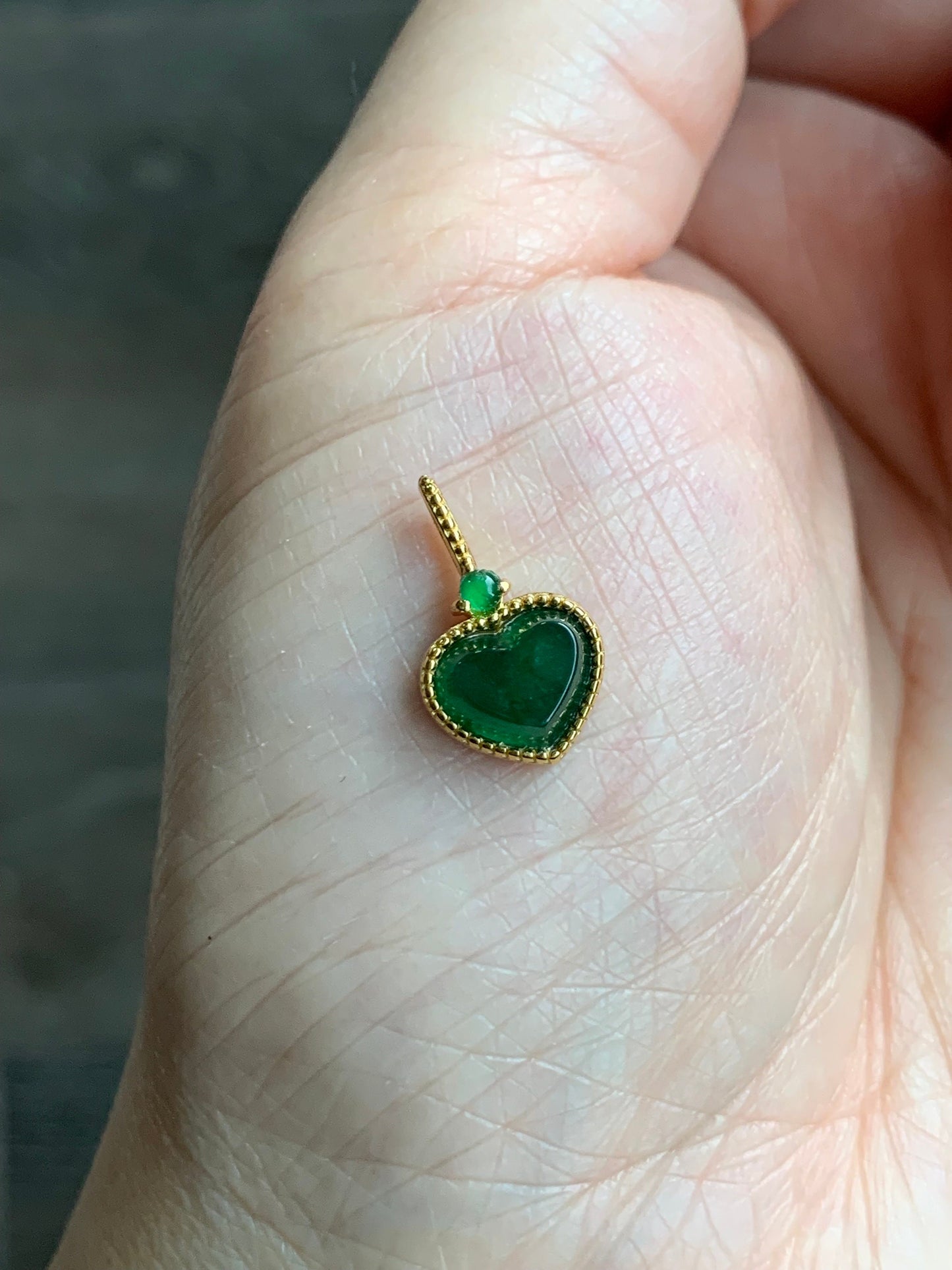Natural Guatemalan Icy Highly Translucent Vibrant Green Jadeite Faceted Heart Pendant Sterling Silver Yellow Gold Finish 天然冰危绿翡翠爱心蛋面银镶吊坠 A