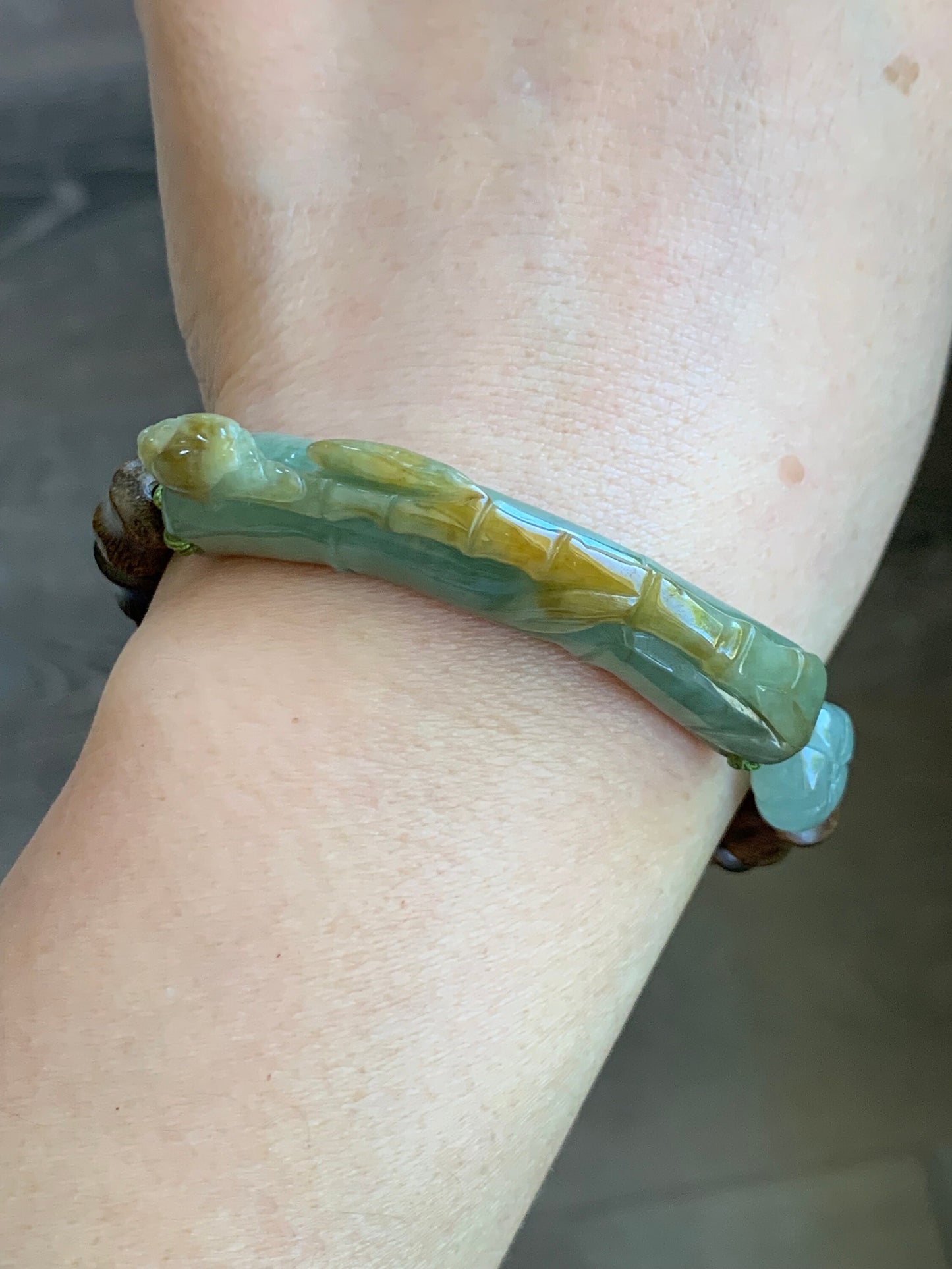 Natural Burmese Translucent Dusty Green Jadeite w/ Yellow Marbling Bamboo Cuff Green Sandalwood Beaded Bracelet 6.75” 21g 天然缅甸黄加绿翡翠竹节绿檀木手串