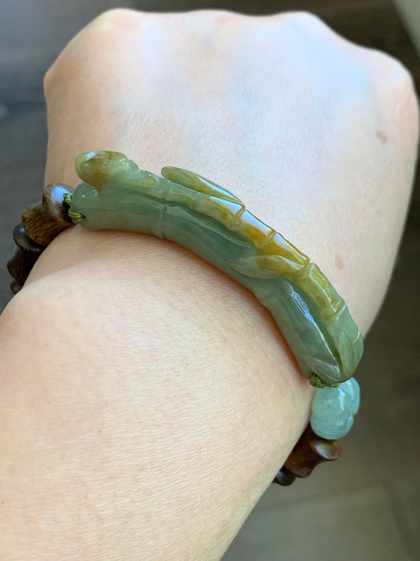 Natural Burmese Translucent Dusty Green Jadeite w/ Yellow Marbling Bamboo Cuff Green Sandalwood Beaded Bracelet 6.75” 21g 天然缅甸黄加绿翡翠竹节绿檀木手串