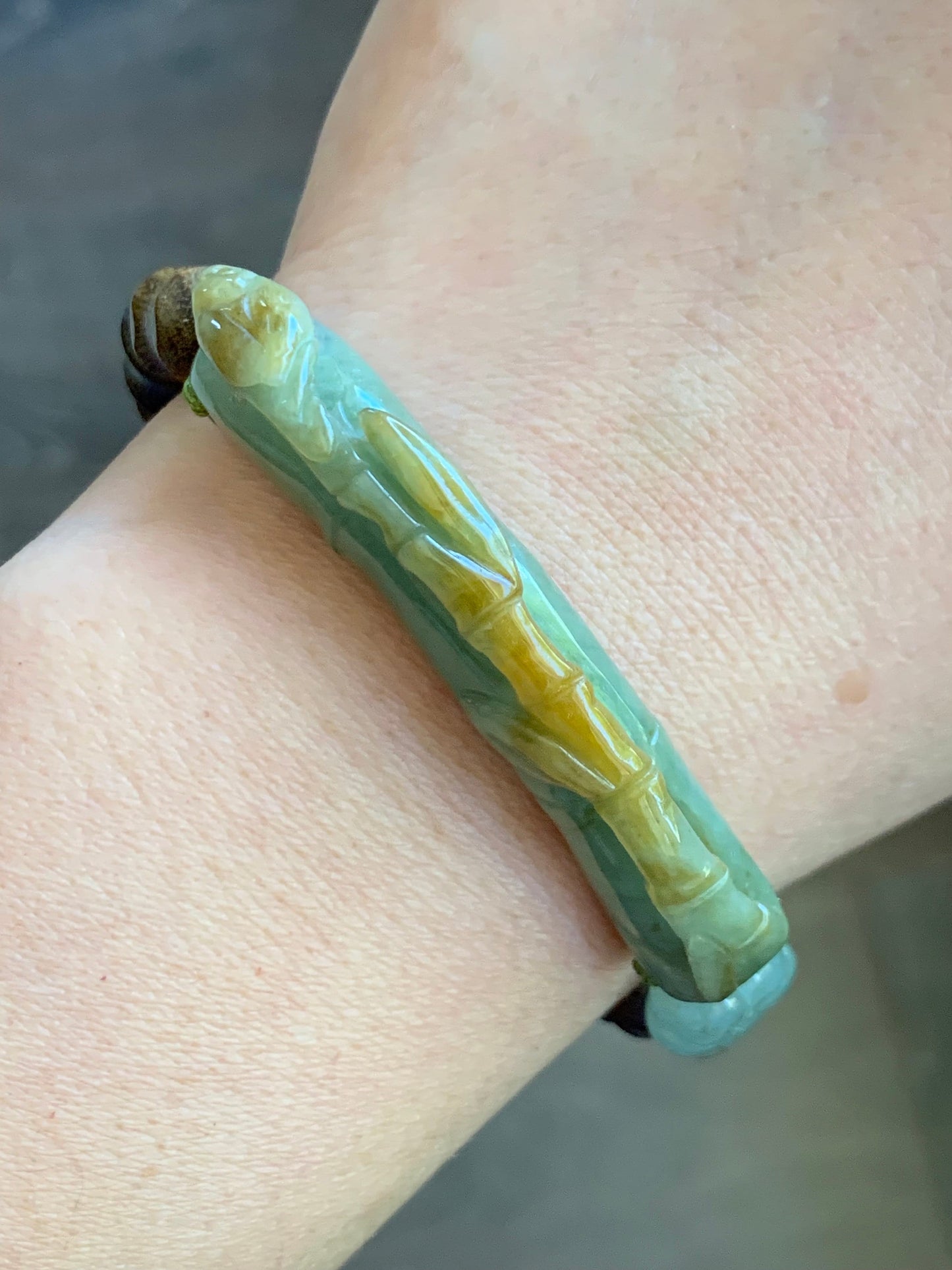 Natural Burmese Translucent Dusty Green Jadeite w/ Yellow Marbling Bamboo Cuff Green Sandalwood Beaded Bracelet 6.75” 21g 天然缅甸黄加绿翡翠竹节绿檀木手串