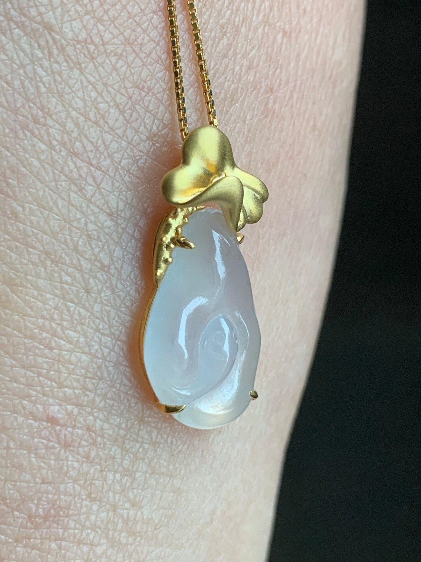Certified Natural Burmese Icy Translucent Gelatinous Icy White Jadeite Koi Fish & Lily Pad Pendant 18K Yellow Gold 天然缅甸冰胶起光白冰翡翠荷叶鱼镶嵌吊 6846