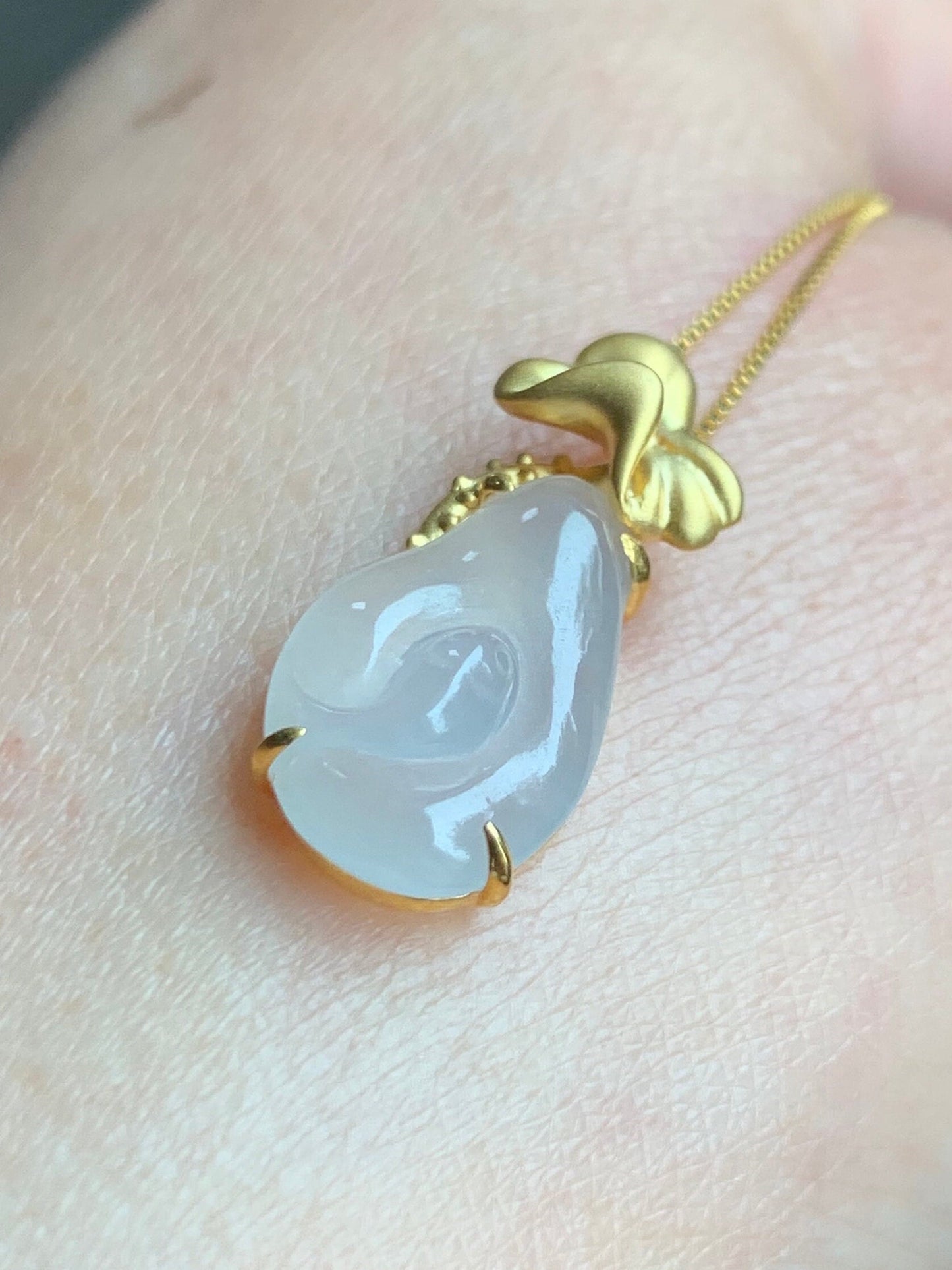 Certified Natural Burmese Icy Translucent Gelatinous Icy White Jadeite Koi Fish & Lily Pad Pendant 18K Yellow Gold 天然缅甸冰胶起光白冰翡翠荷叶鱼镶嵌吊 6846