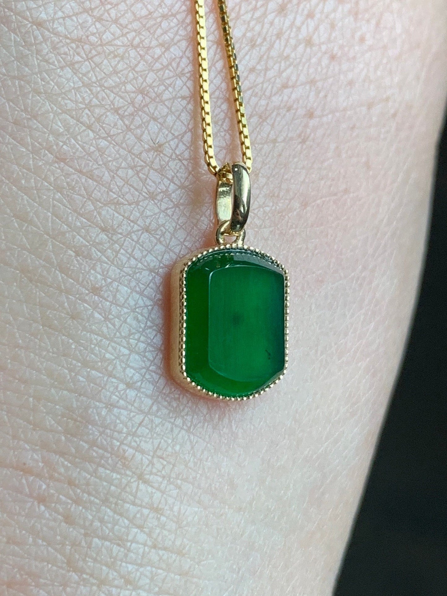 Certified Natural Guatemalan Premium Icy Highly Translucent Vibrant Green Jadeite Petite Pendant 18K Yellow Gold 1.14g 天然冰危绿翡翠无事牌镶嵌吊坠 1452