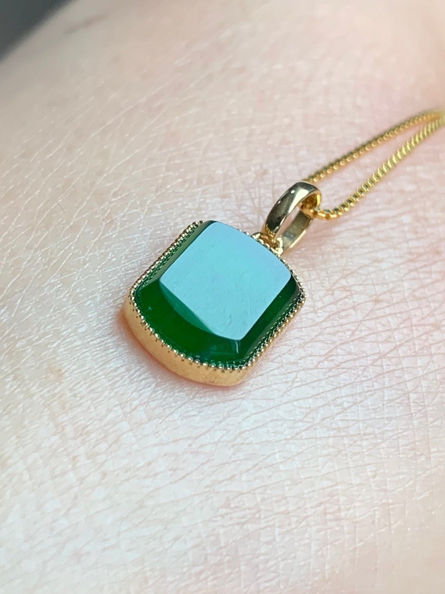 Certified Natural Guatemalan Premium Icy Highly Translucent Vibrant Green Jadeite Petite Pendant 18K Yellow Gold 1.14g 天然冰危绿翡翠无事牌镶嵌吊坠 1452