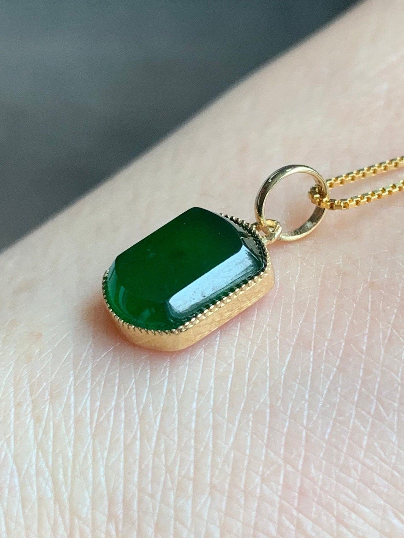 Certified Natural Guatemalan Premium Icy Highly Translucent Vibrant Green Jadeite Petite Pendant 18K Yellow Gold 1.14g 天然冰危绿翡翠无事牌镶嵌吊坠 1452
