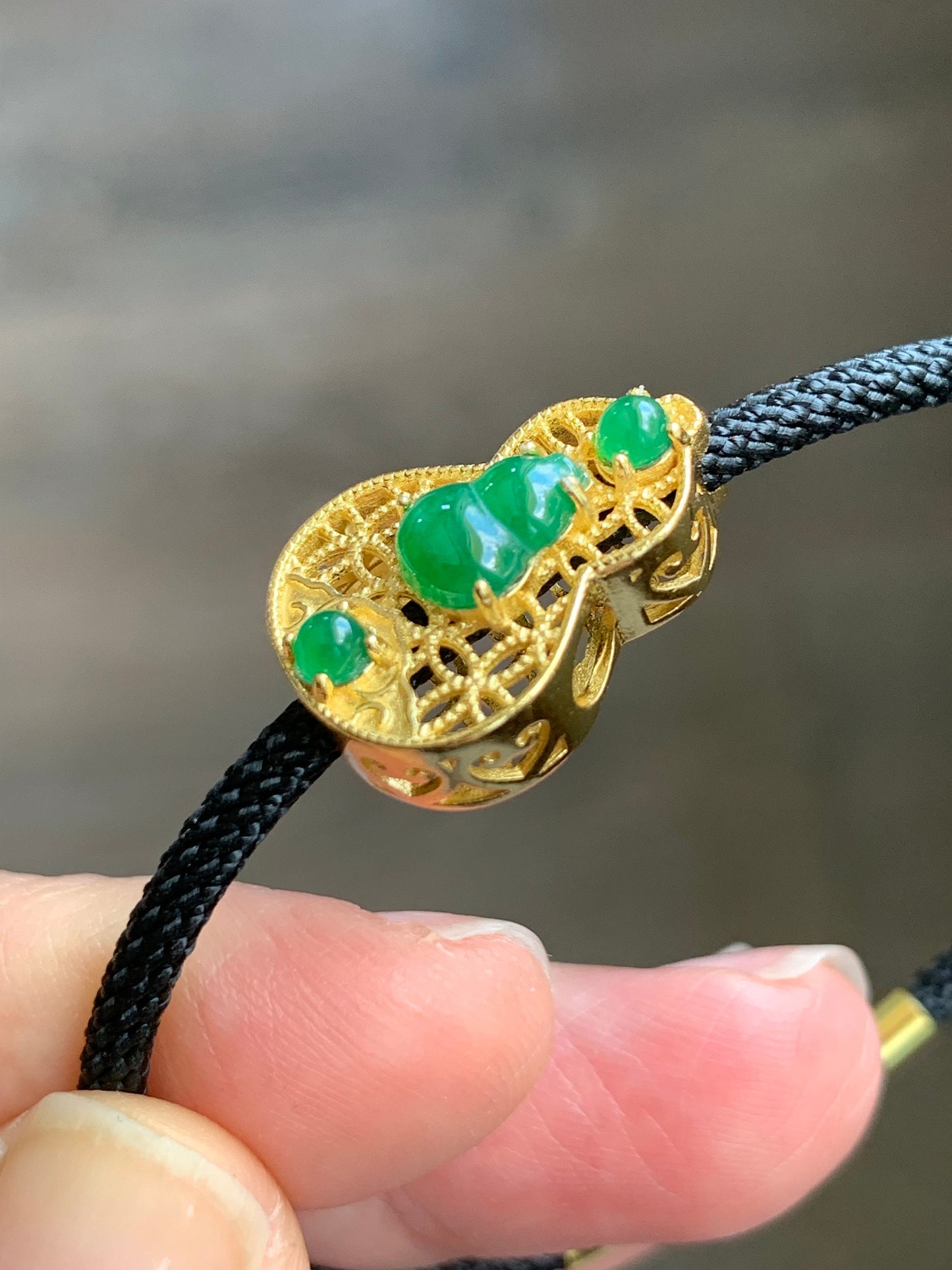 Natural Guatemalan Icy Translucent Vibrant Green Jadeite Gourd Hulu Sterling Silver Charm Wire Bracelet 7" Adjustable 天然冰危绿翡翠葫芦银镶潘多拉开口手镯