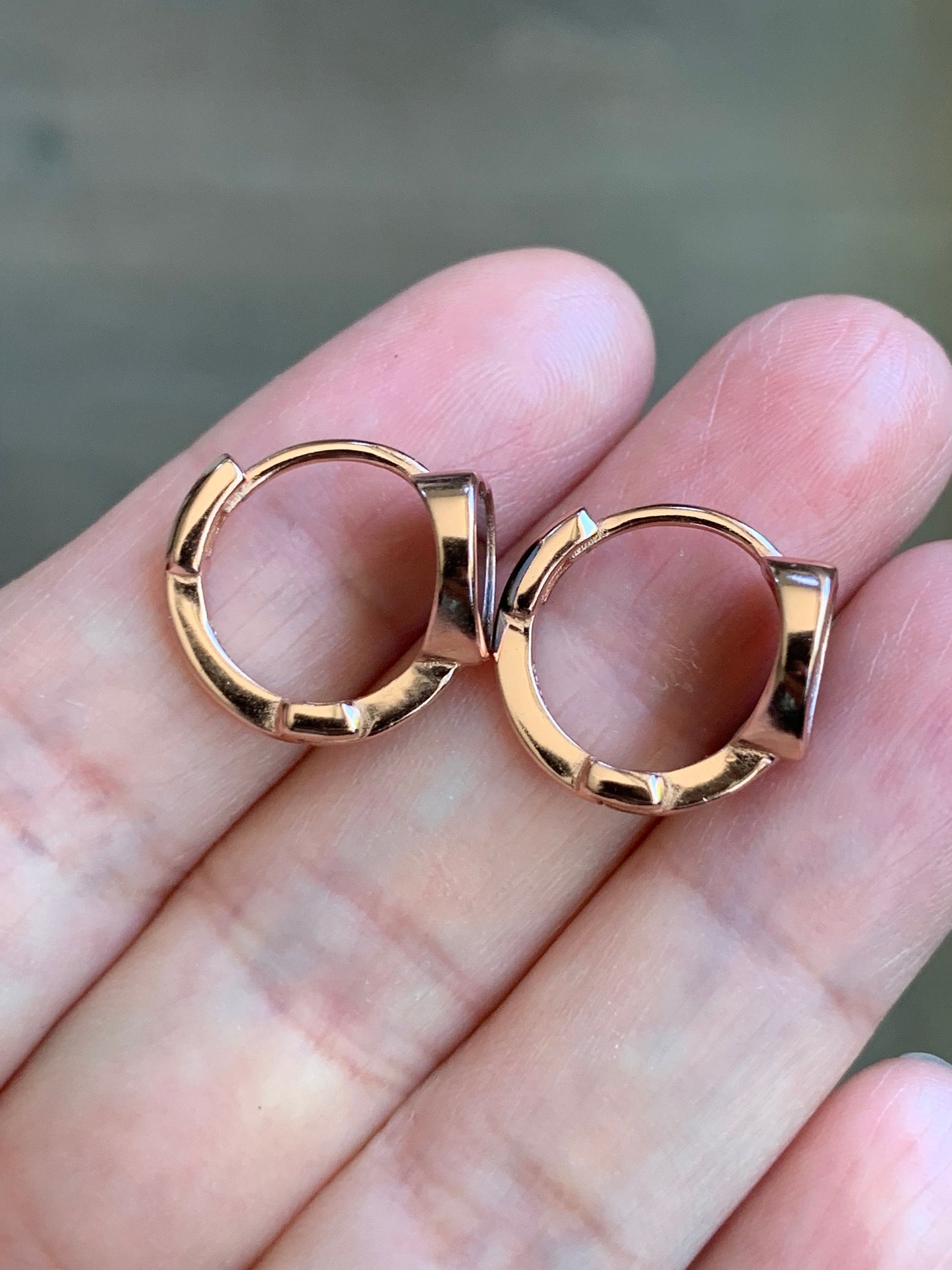 Natural Burmese Translucent Black Jadeite Heart Design Hoop Huggie Earrings S925 Sterling Silver Rose Gold Finish 3g 天然缅甸墨翠翡翠爱心银镶耳包