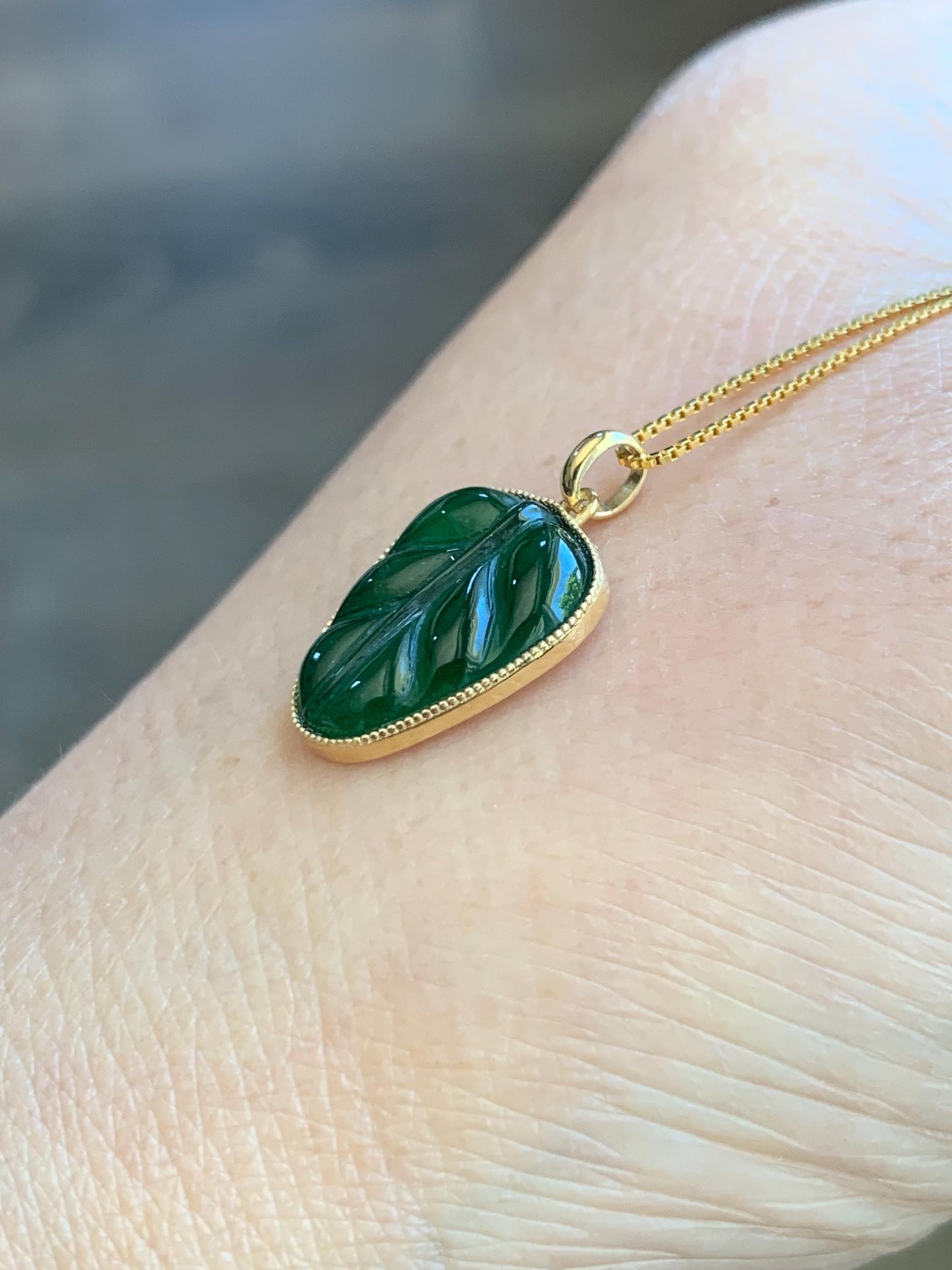 Certified Natural Guatemalan Premium Icy Translucent Vibrant Green Jadeite Petite Carved Leaf Pendant 18K Yellow Gold 1.6g 天然冰危绿翡翠叶子镶嵌吊坠 626
