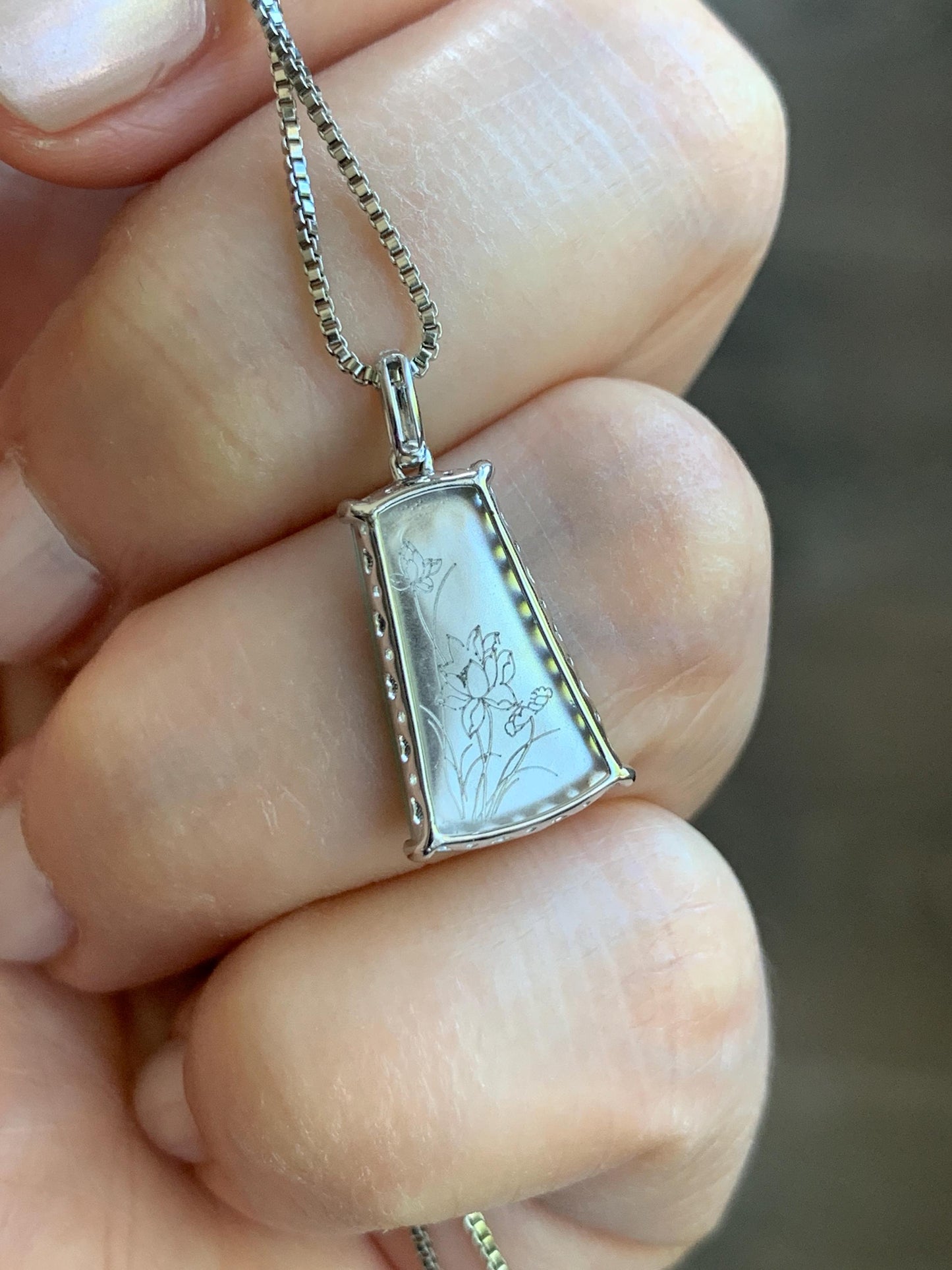 Petite Certified Natural Burmese Icy Highly Translucent Light Green Jadeite Wu Shi Pai Amulet 18K White Gold 1.26g 天然缅甸冰果绿翡翠无事牌镶嵌吊坠 6890