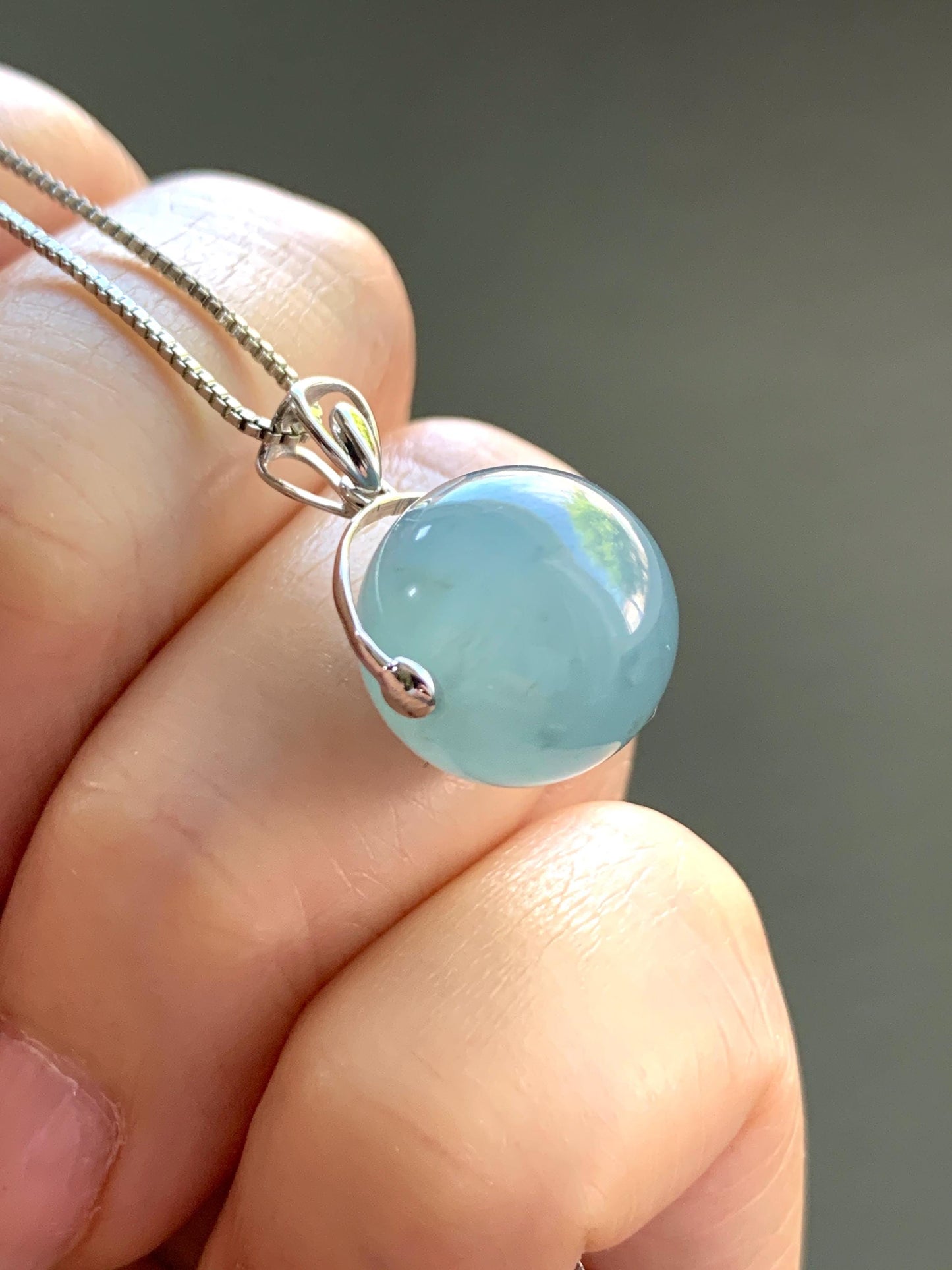 Certified Natural Guatemalan Icy Highly Translucent Gelatinous Blue Jadeite Sphere Bead Spinner Pendant 18K White Gold 天然冰危蓝翡翠单珠镶嵌吊坠 3027