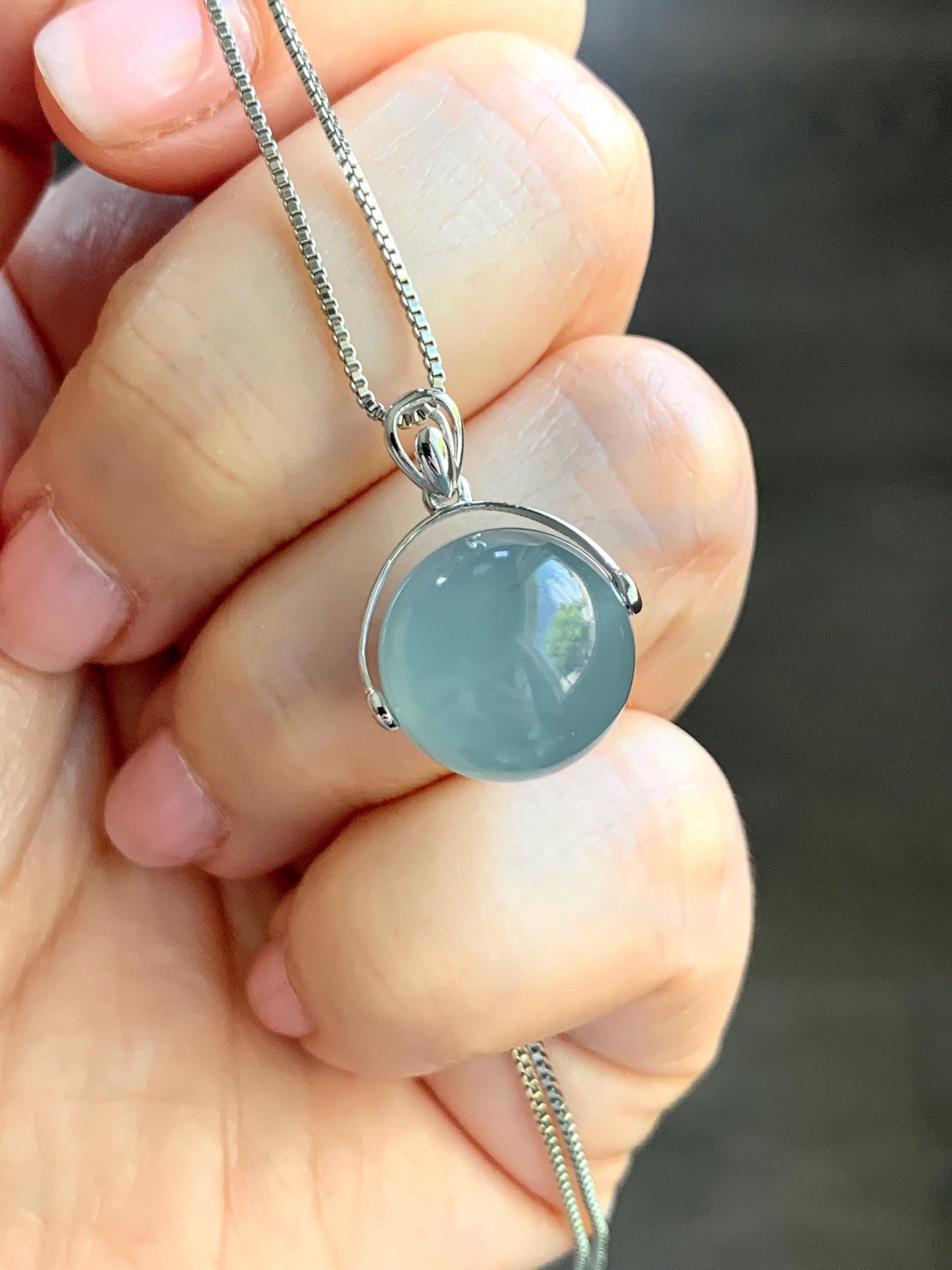 Certified Natural Guatemalan Icy Highly Translucent Gelatinous Blue Jadeite Sphere Bead Spinner Pendant 18K White Gold 天然冰危蓝翡翠单珠镶嵌吊坠 3027