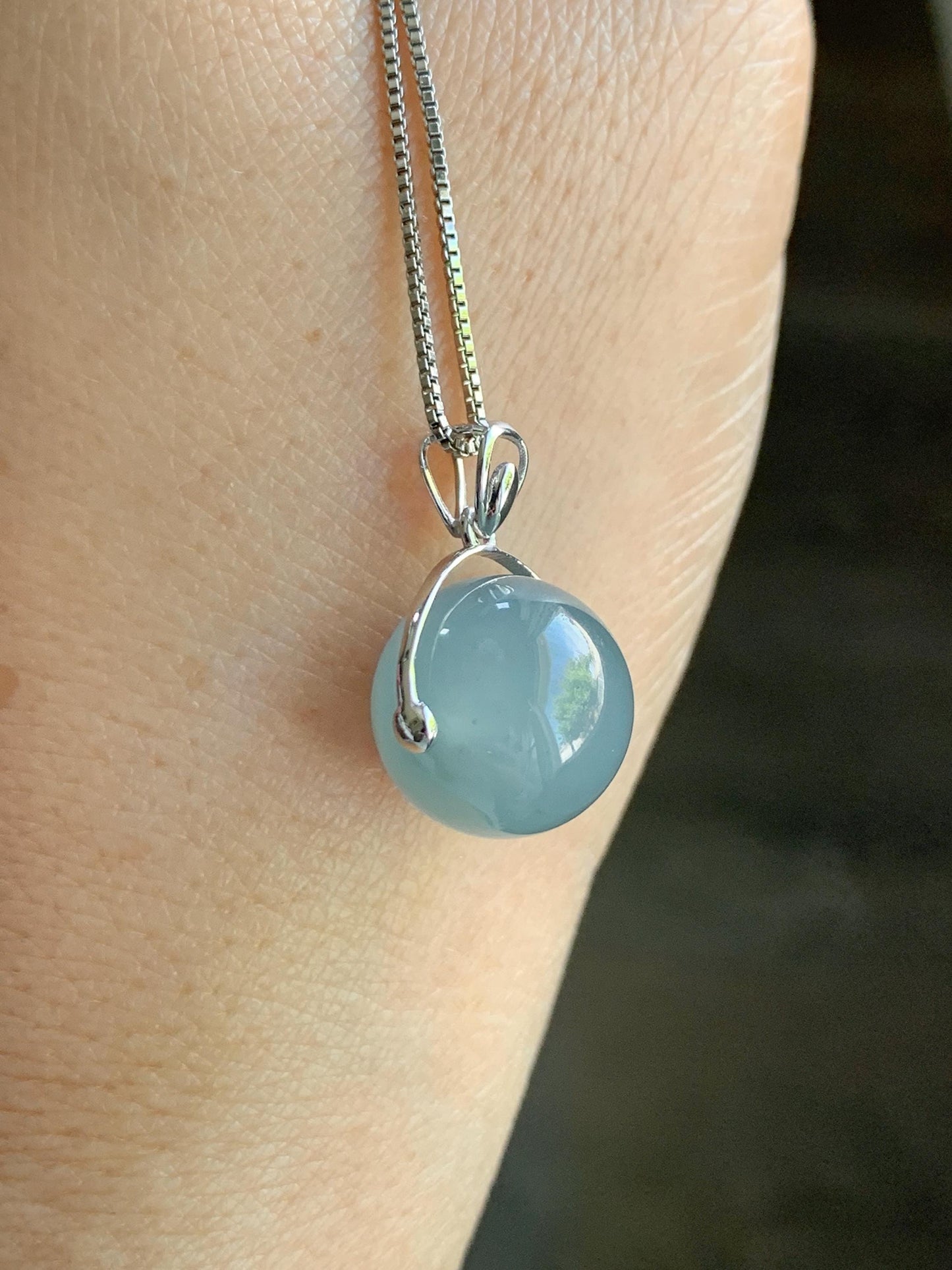 Certified Natural Guatemalan Icy Highly Translucent Gelatinous Blue Jadeite Sphere Bead Spinner Pendant 18K White Gold 天然冰危蓝翡翠单珠镶嵌吊坠 3027