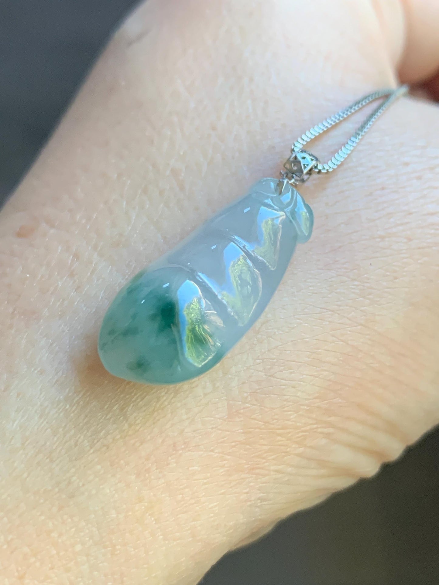 Natural Burmese Icy Translucent Gelatinous Light Teal Green Marbled Jadeite Carved Peapod Pendant 18K White Gold 4g 天然缅甸淡飘花翡翠福豆镶嵌吊坠