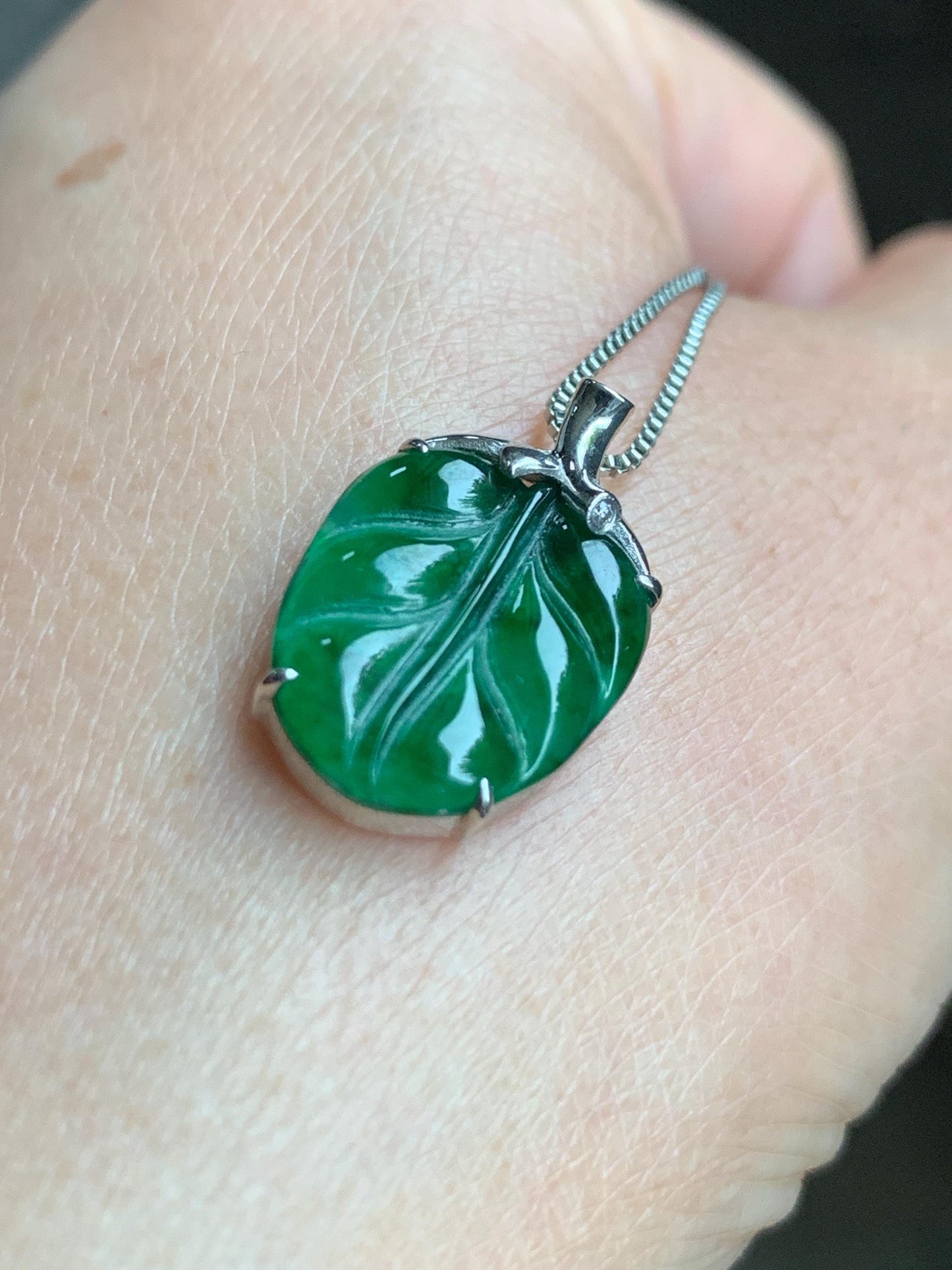 Certified Natural Guatemalan Premium Icy Translucent Vibrant Green Jadeite Carved Leaf Pendant S925 Sterling Silver 2.78g 天然冰危绿翡翠叶子镶嵌吊坠 8609