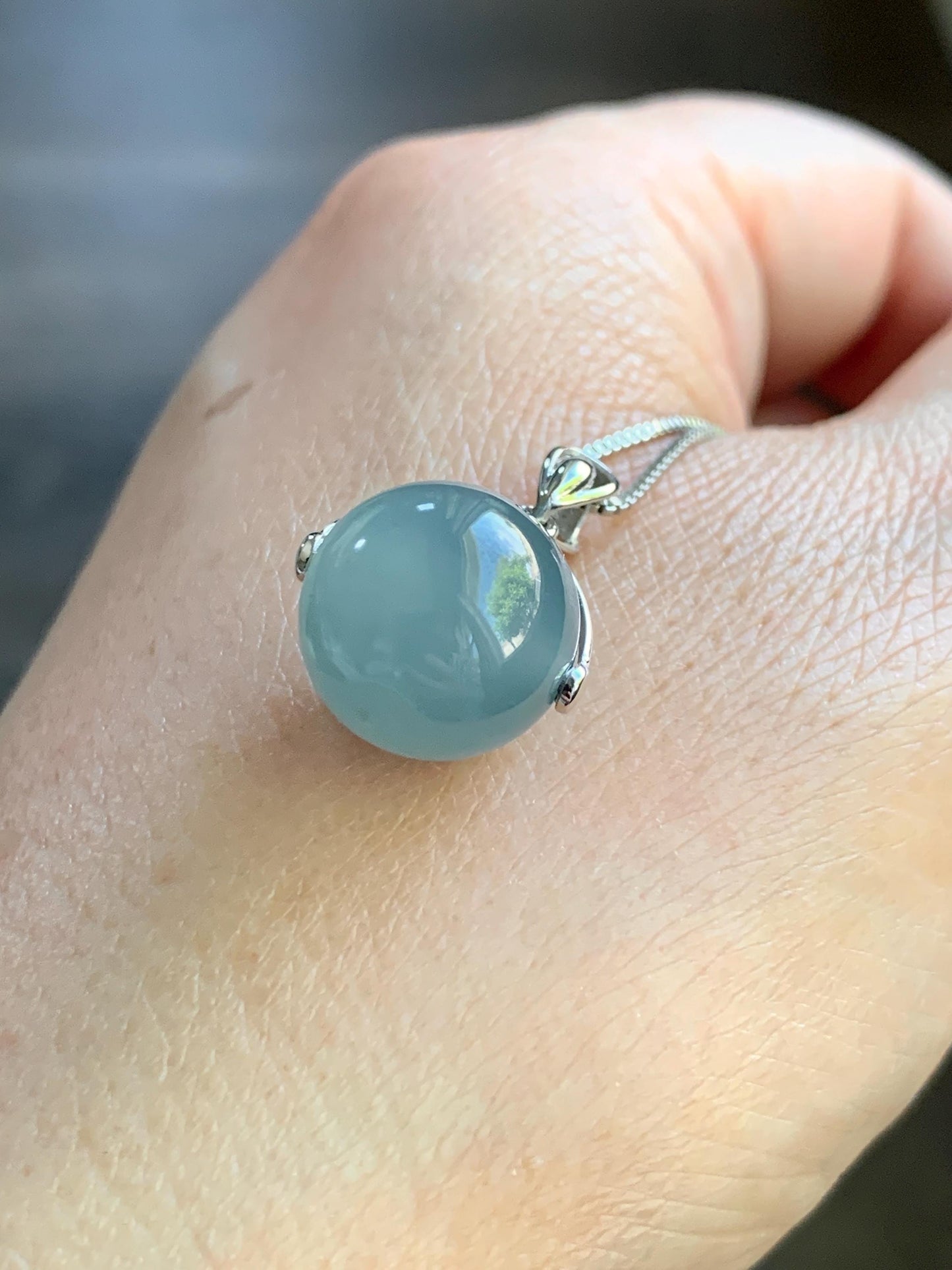 Certified Natural Guatemalan Icy Highly Translucent Gelatinous Blue Jadeite Sphere Bead Spinner Pendant 18K White Gold 天然冰危蓝翡翠单珠镶嵌吊坠 3027