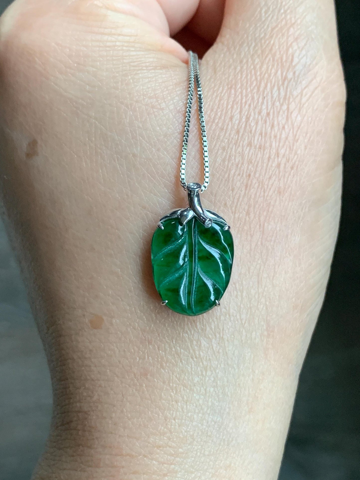 Certified Natural Guatemalan Premium Icy Translucent Vibrant Green Jadeite Carved Leaf Pendant S925 Sterling Silver 2.78g 天然冰危绿翡翠叶子镶嵌吊坠 8609