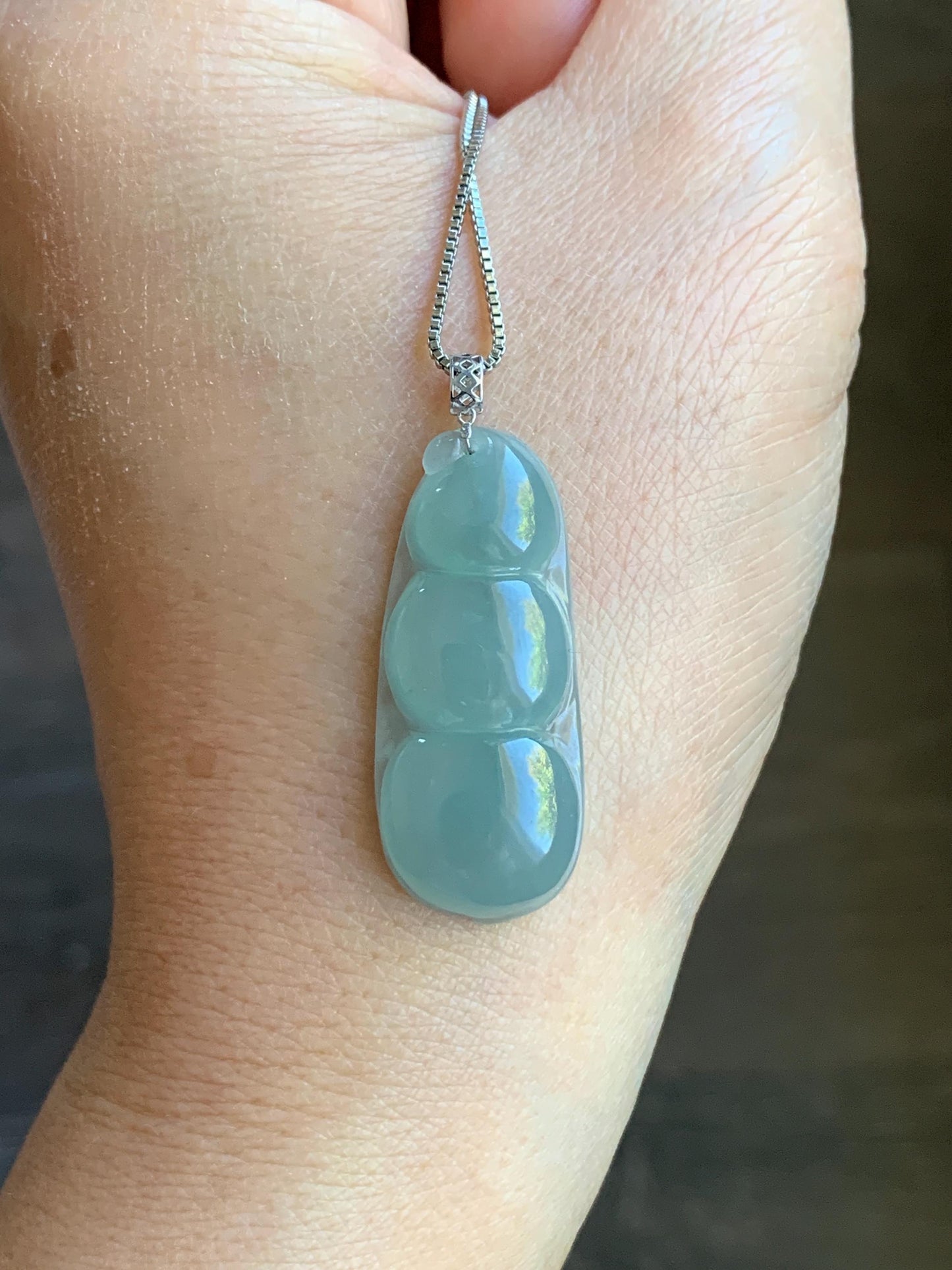 Natural Guatemalan Icy Translucent Gelatinous Pale Dusty Blue Jadeite Peapod Pendant 18K White Gold 4g 天然冰危浅蓝翡翠福豆镶嵌吊坠 DHL73C