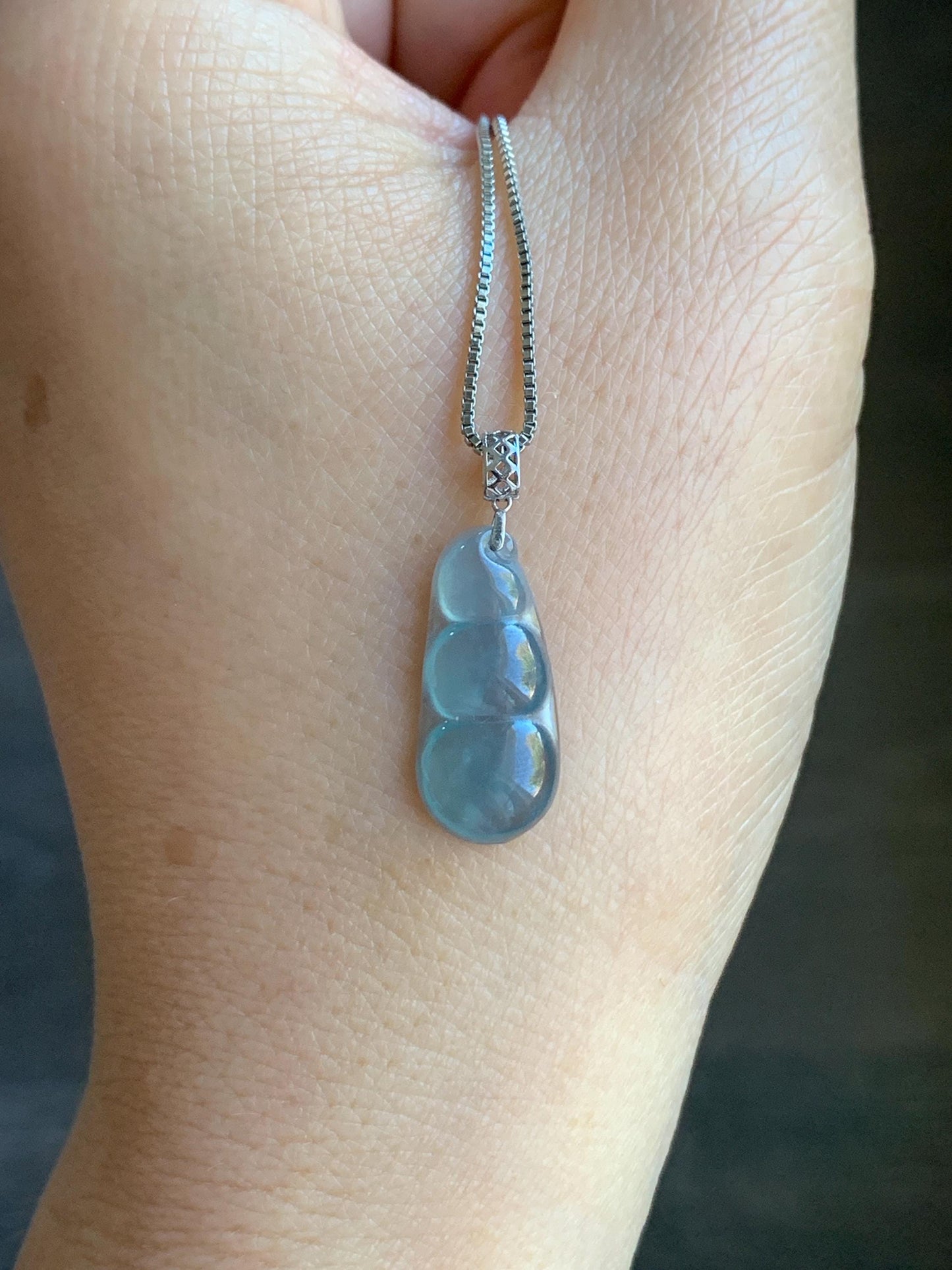 Petite Natural Guatemalan Icy Highly Translucent Gelatinous Light Blue Jadeite Carved Peapod Pendant 18K White Gold 天然冰危浅蓝起光翡翠福豆镶嵌吊坠 XDD712B