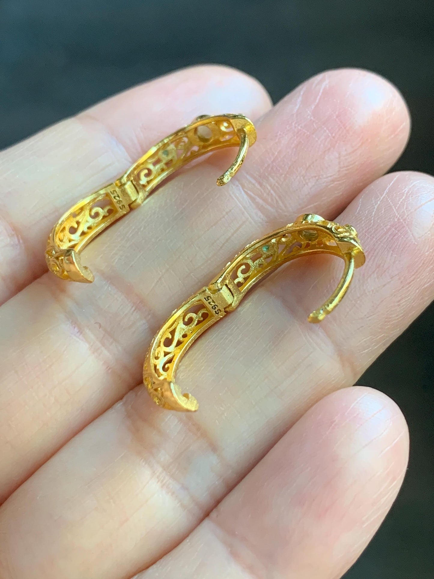 Natural Guatemalan Icy Translucent Vibrant Green Jadeite Hoop Huggie Earrings S925 Silver Yellow Gold Finish 天然冰危绿翡翠银镶耳包 L
