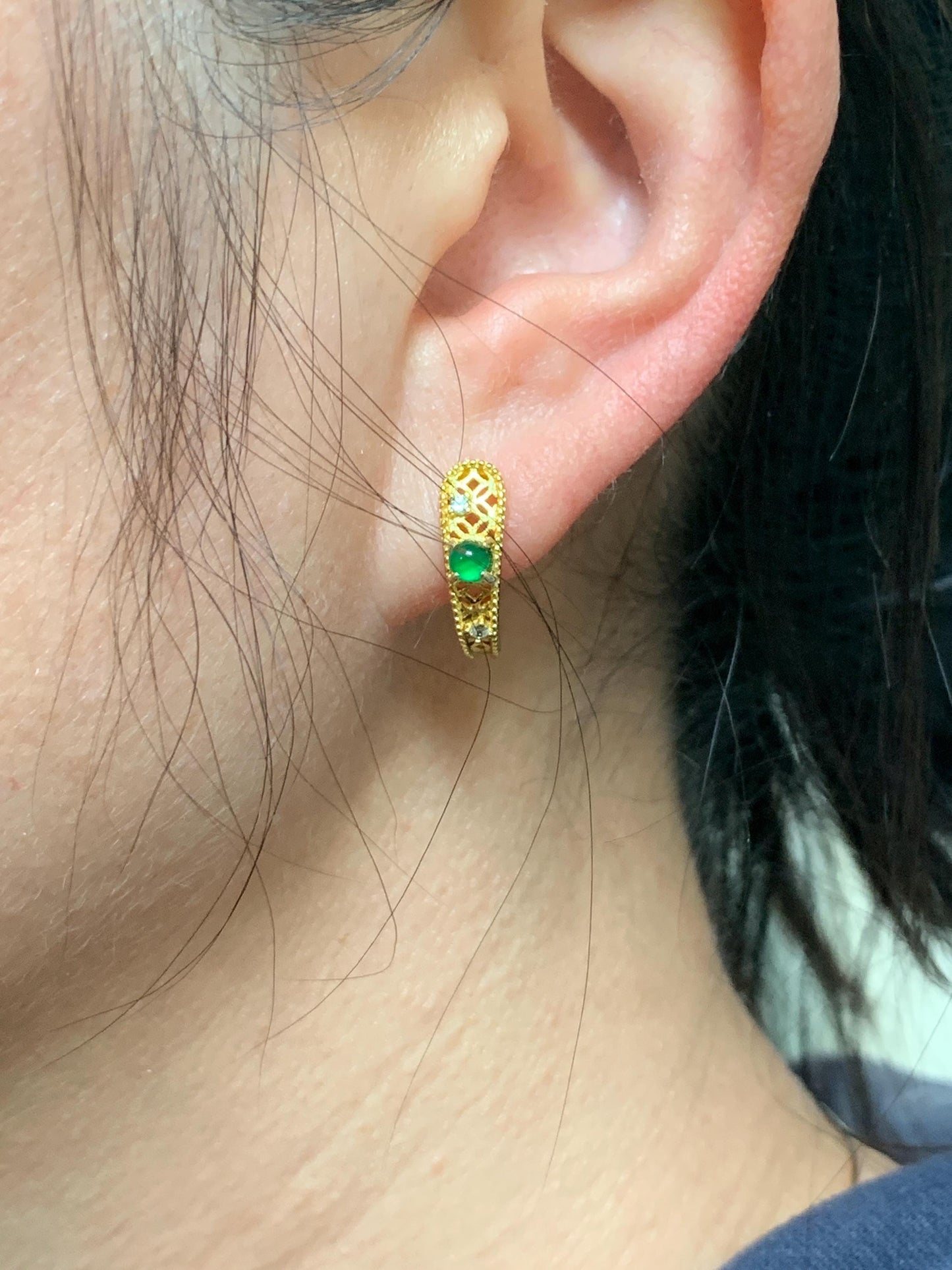 Natural Guatemalan Icy Translucent Vibrant Green Jadeite Hoop Huggie Earrings S925 Sterling Silver Yellow Gold Finish 天然冰危绿翡翠银镶耳包 WLB1028