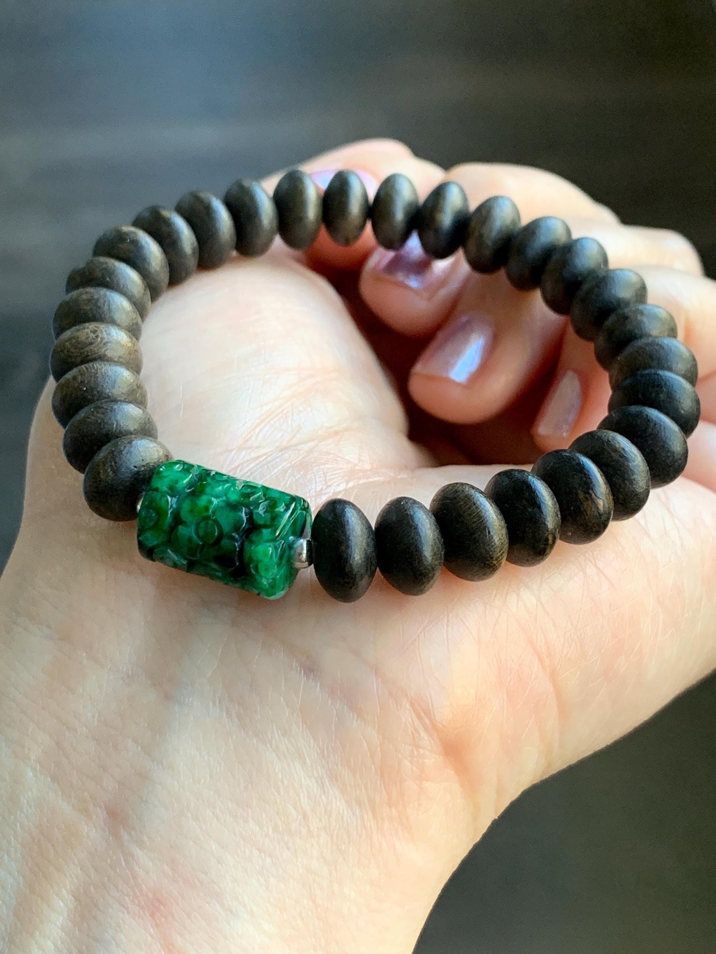Natural Burmese Semi Translucent Vibrant Green Marbled Jadeite Engraved Barrel Bead Agarwood Beaded Bracelet 7.25” 10g 天然缅甸辣绿飘花翡翠仿古雕桶珠沉香鼓珠手串