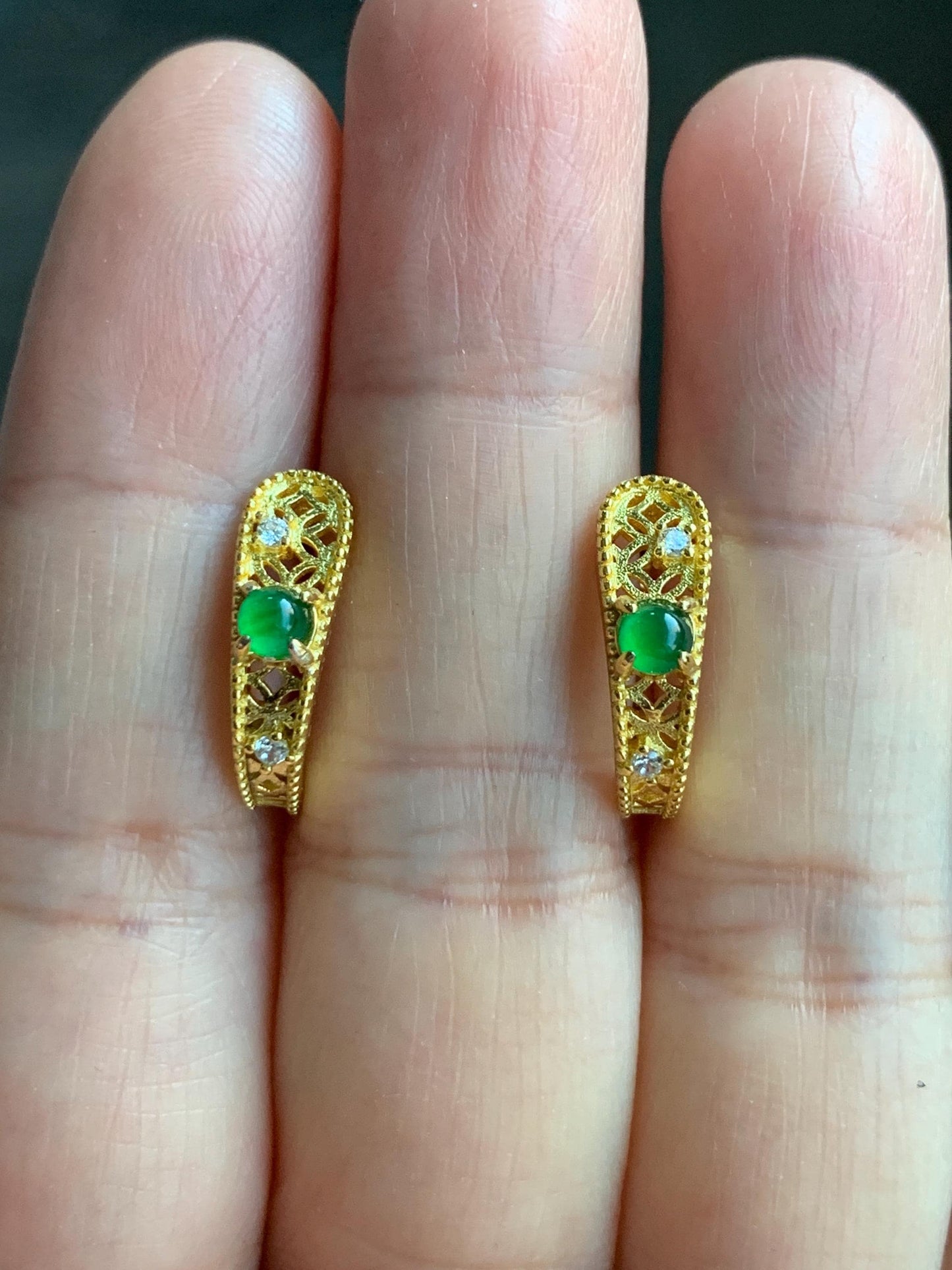 Natural Guatemalan Icy Translucent Vibrant Green Jadeite Hoop Huggie Earrings S925 Sterling Silver Yellow Gold Finish 天然冰危绿翡翠银镶耳包 WLB1028